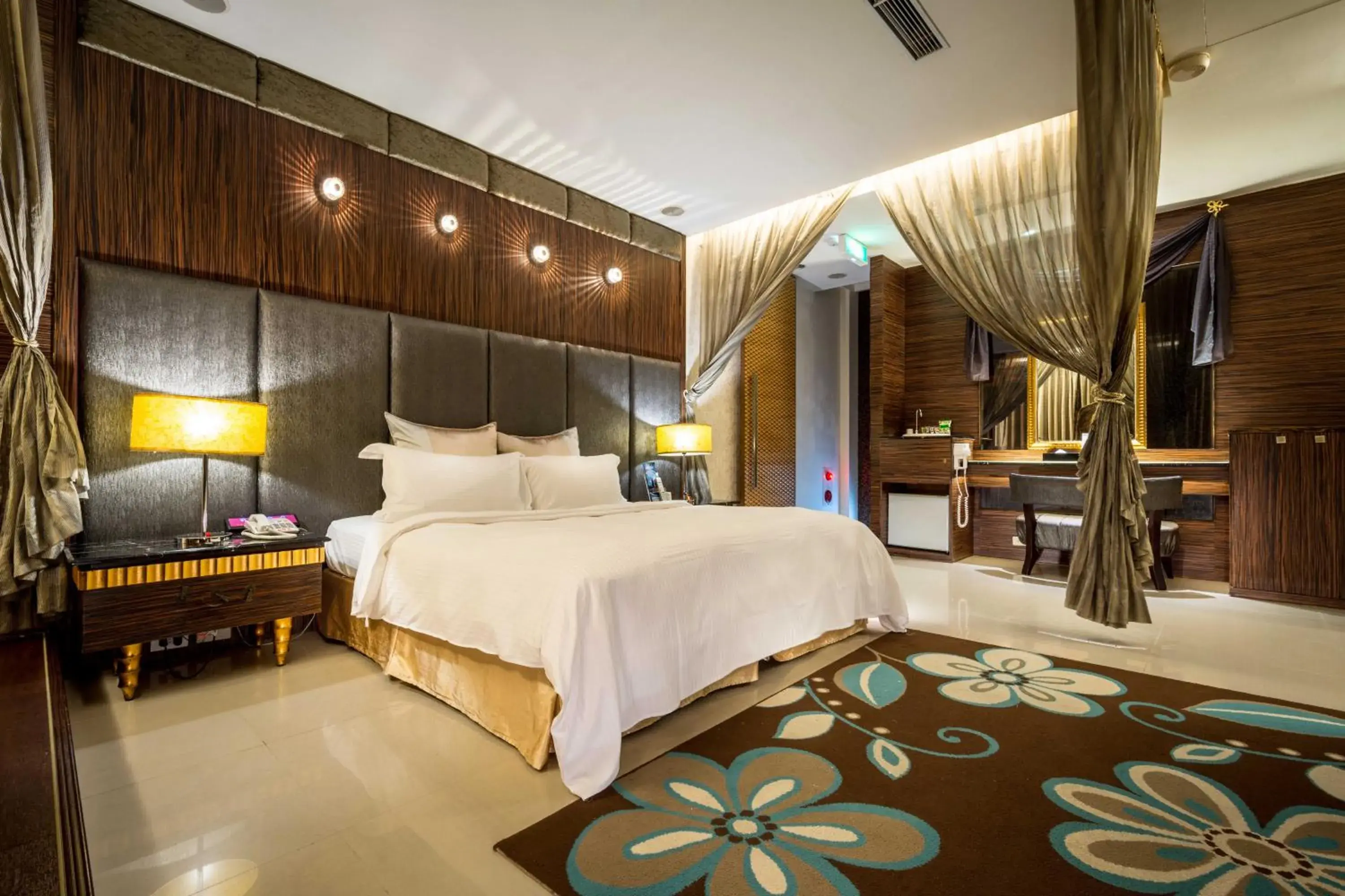 Bed in Uline Motel Bed in Uline Motel