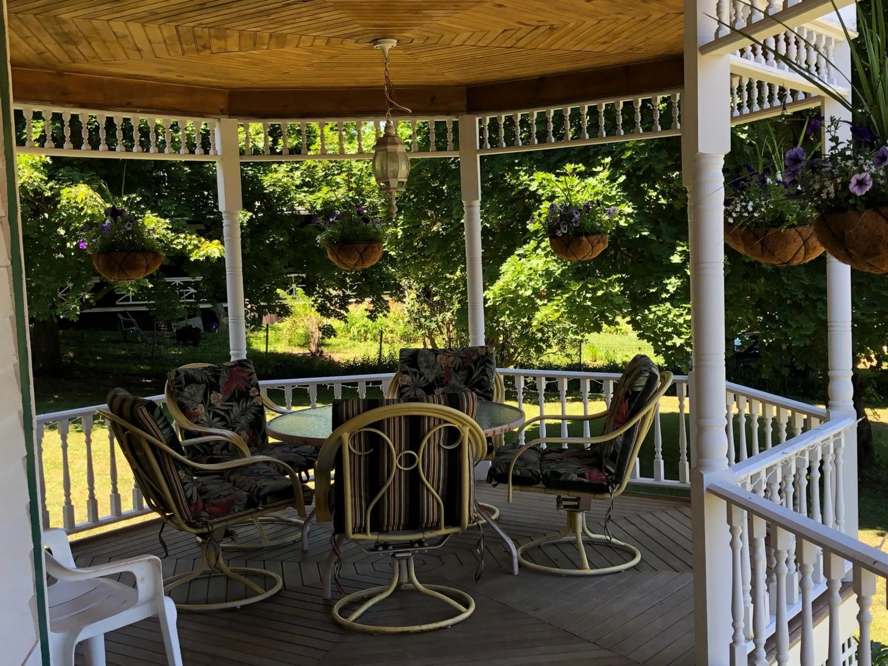 Patio in Antique Rose Inn Windham