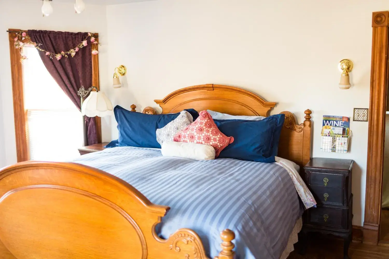 King Room in Antique Rose Inn Windham King Room in Antique Rose Inn Windham