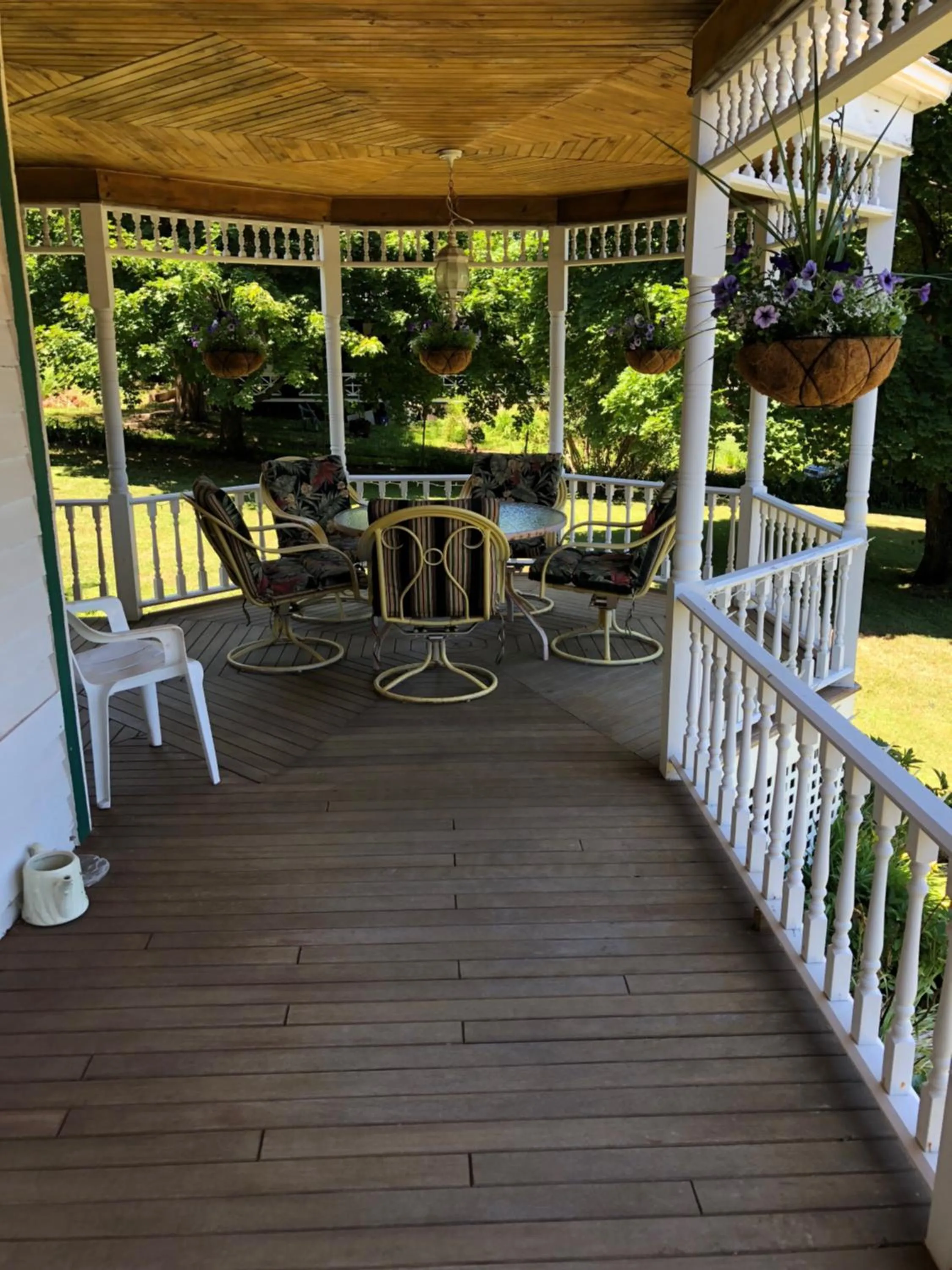 Patio in Antique Rose Inn Windham