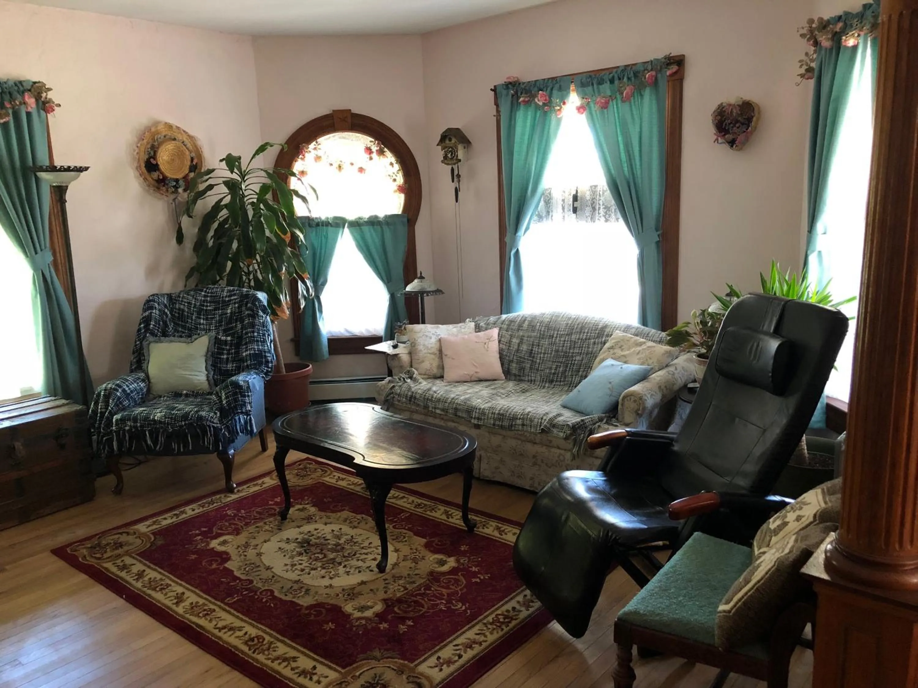 Living room in Antique Rose Inn Windham