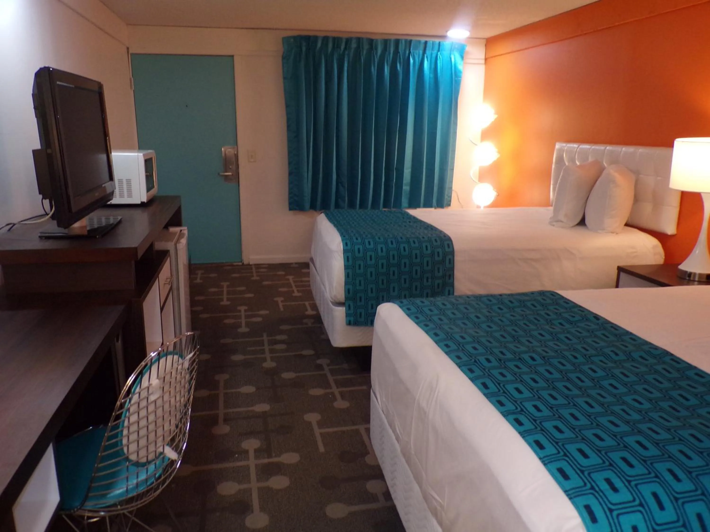 Bed in Dover Inn and Suites