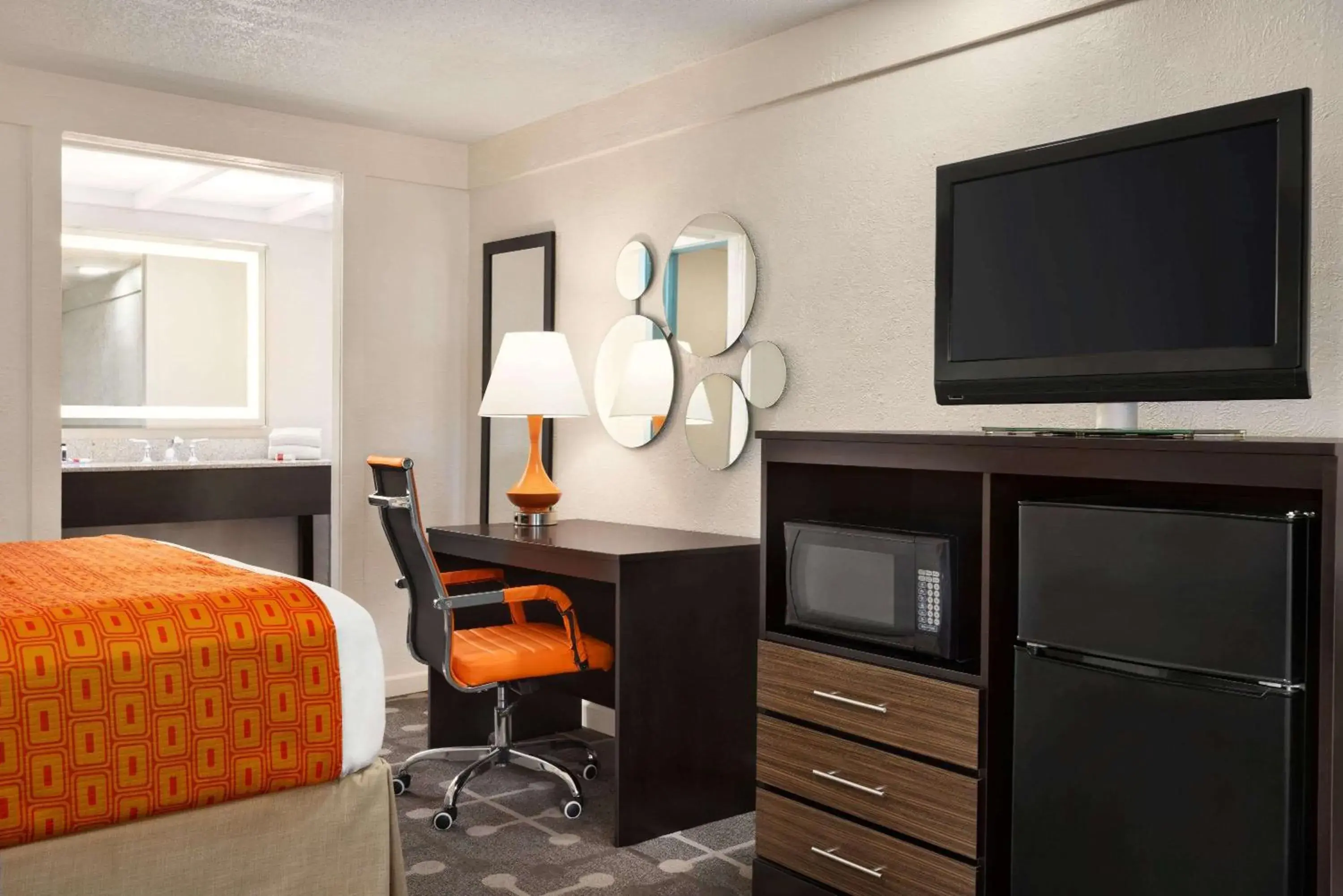 Photo of the whole room, Bed in Dover Inn and Suites Photo of the whole room, Bed in Dover Inn and Suites