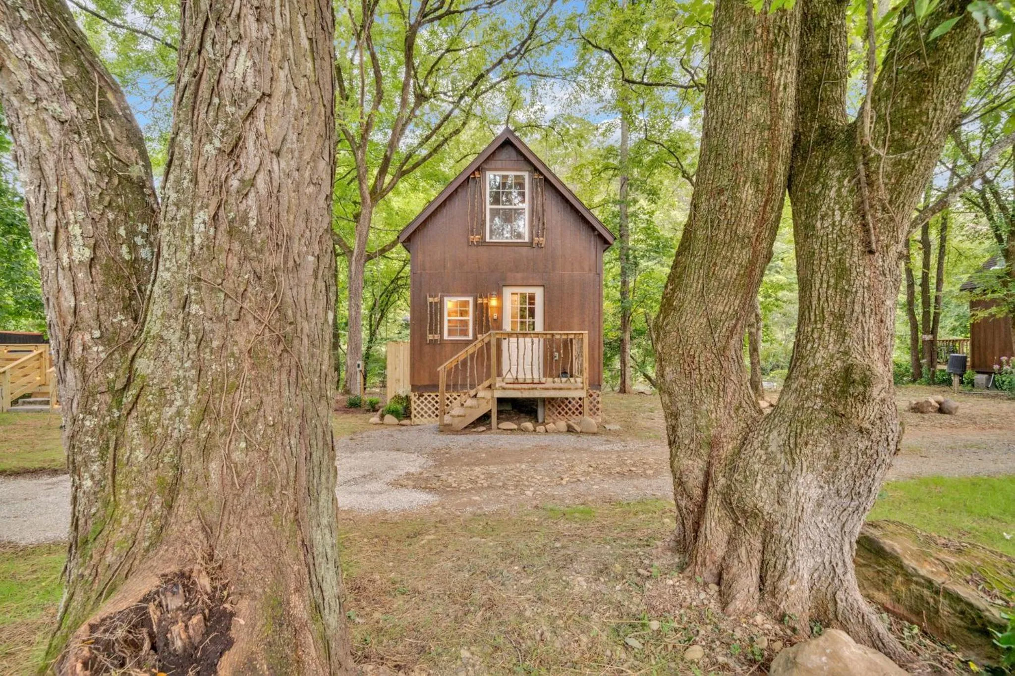 Creekwalk Inn Bed and Breakfast with Cabins