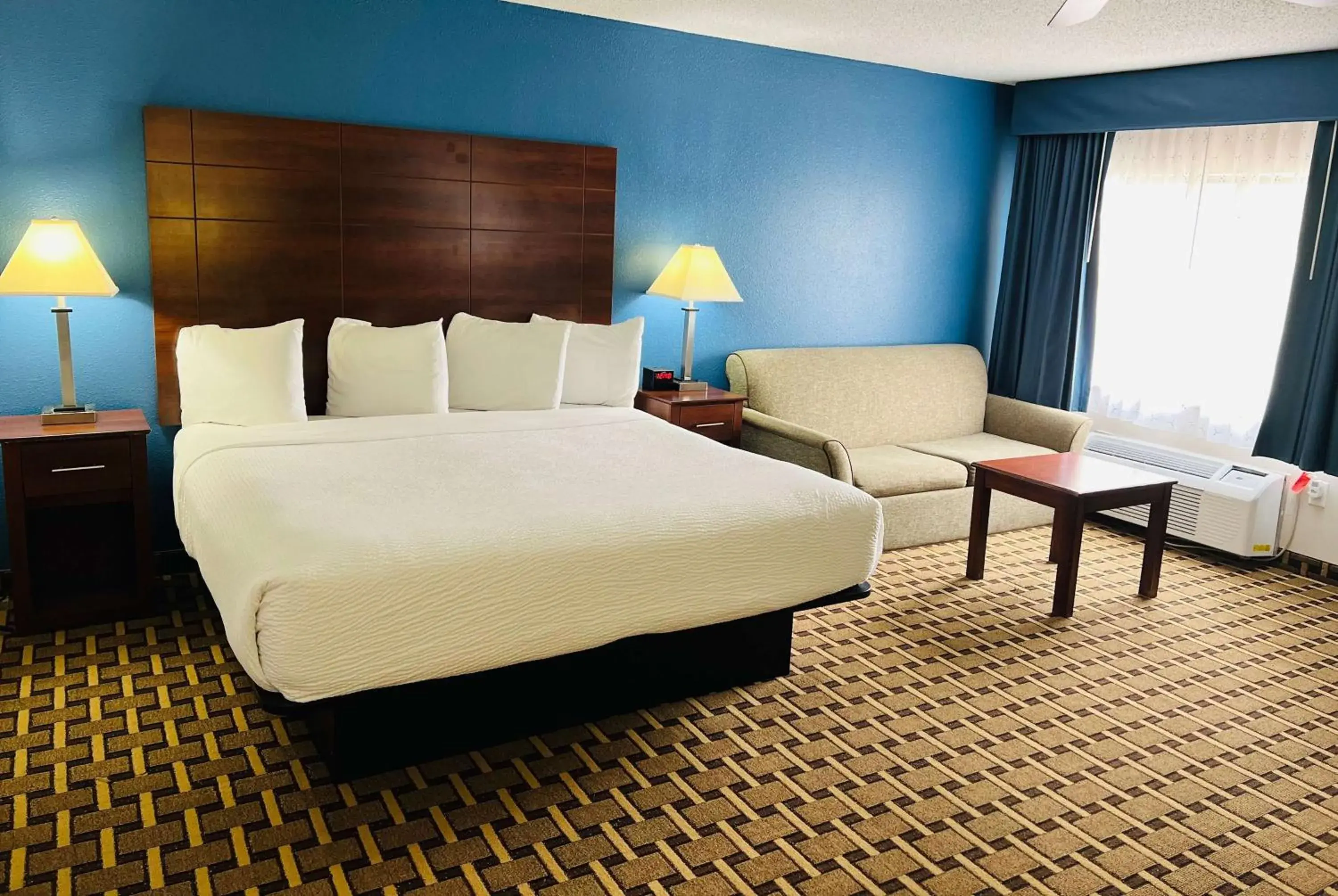 Photo of the whole room, Bed in Baymont by Wyndham La Crosse/Onalaska Photo of the whole room, Bed in Baymont by Wyndham La Crosse/Onalaska