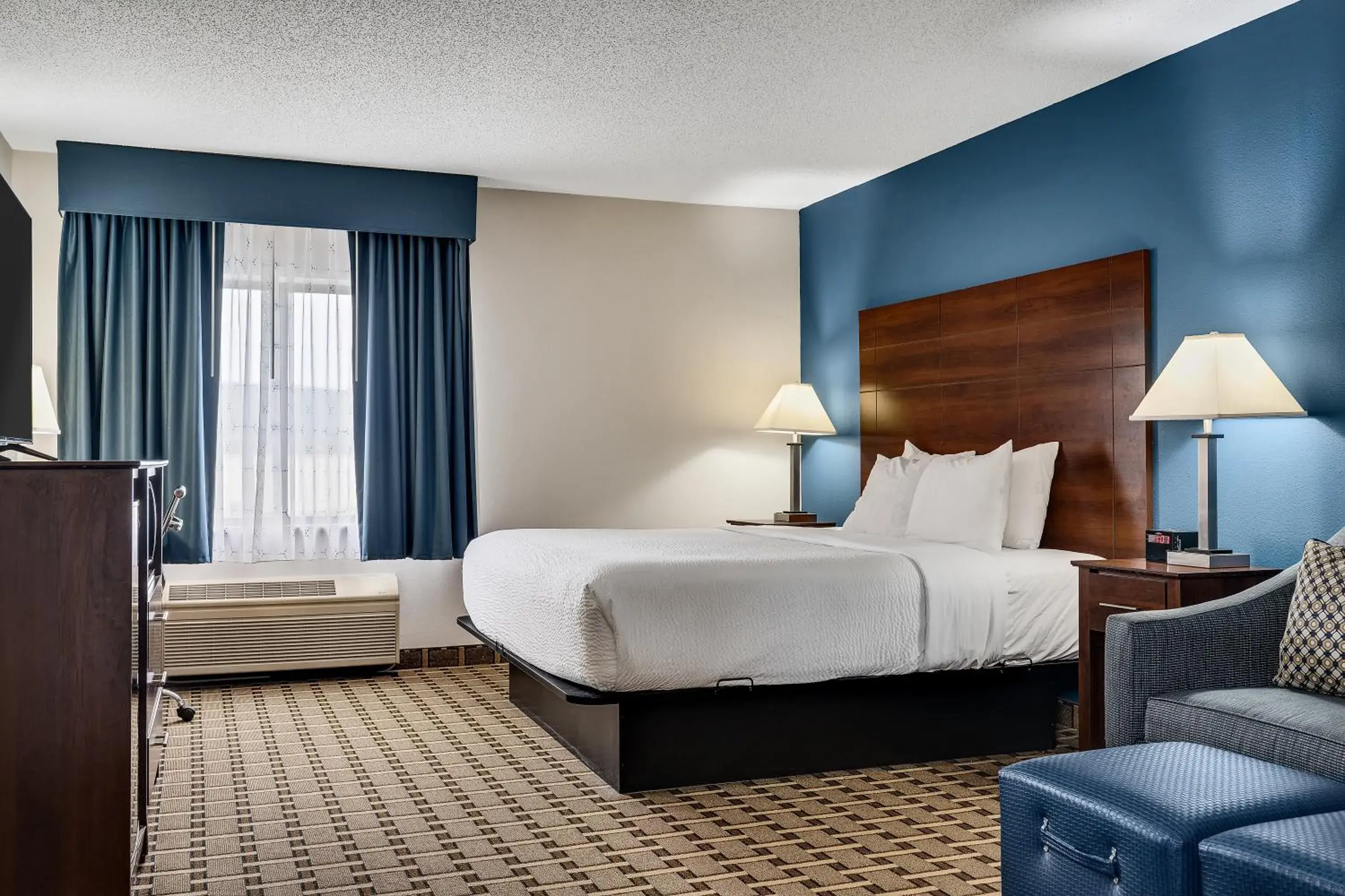 Photo of the whole room, Bed in Baymont by Wyndham La Crosse/Onalaska Photo of the whole room, Bed in Baymont by Wyndham La Crosse/Onalaska