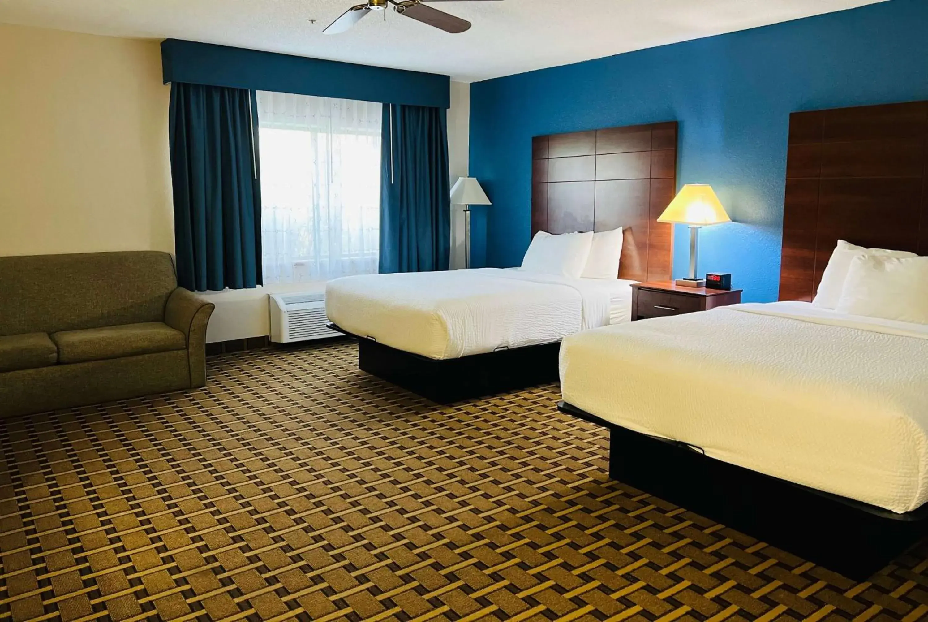 Photo of the whole room, Bed in Baymont by Wyndham La Crosse/Onalaska Photo of the whole room, Bed in Baymont by Wyndham La Crosse/Onalaska