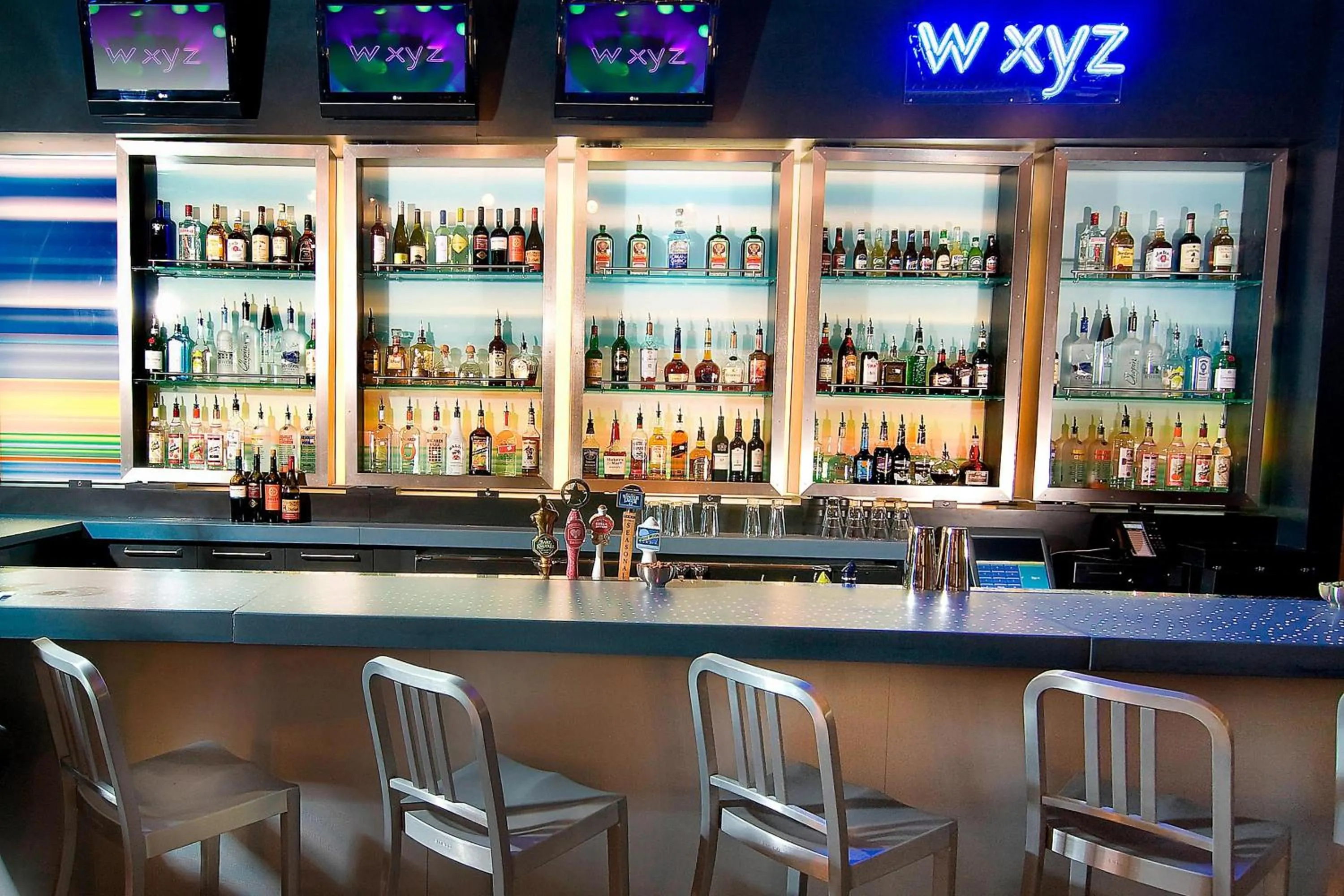 Lounge or bar in Aloft Chesapeake