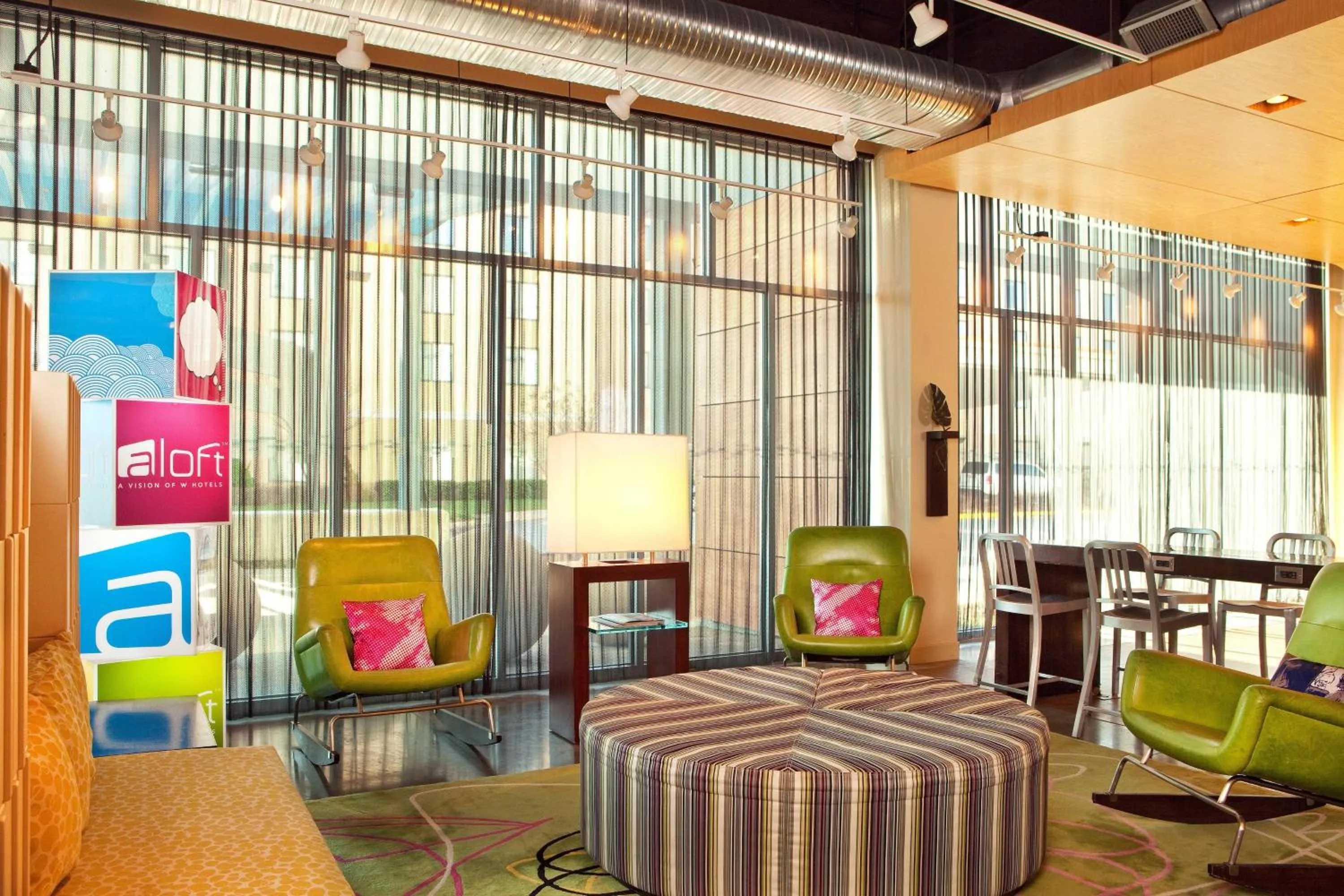 Restaurant/places to eat in Aloft Chesapeake
