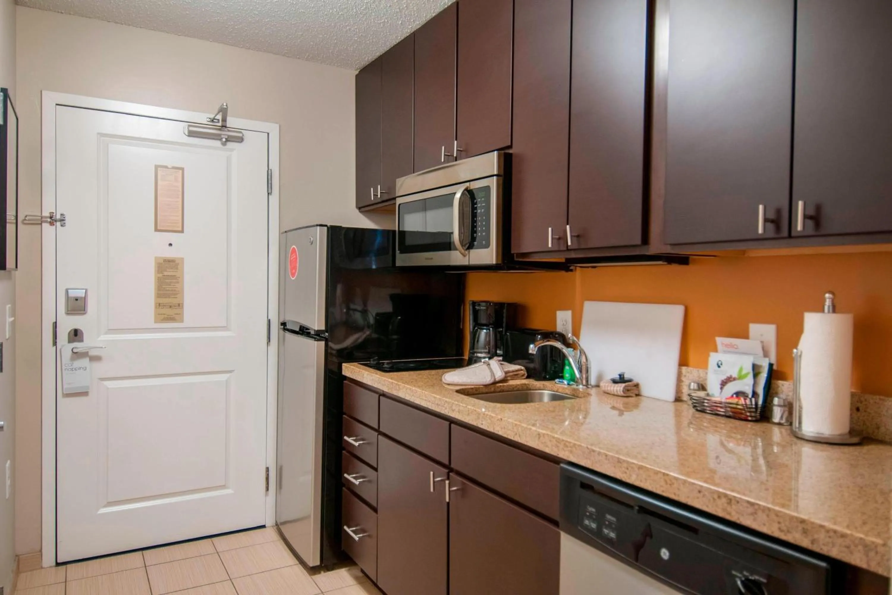 Kitchen or kitchenette in TownePlace Suites by Marriott Baton Rouge Gonzales