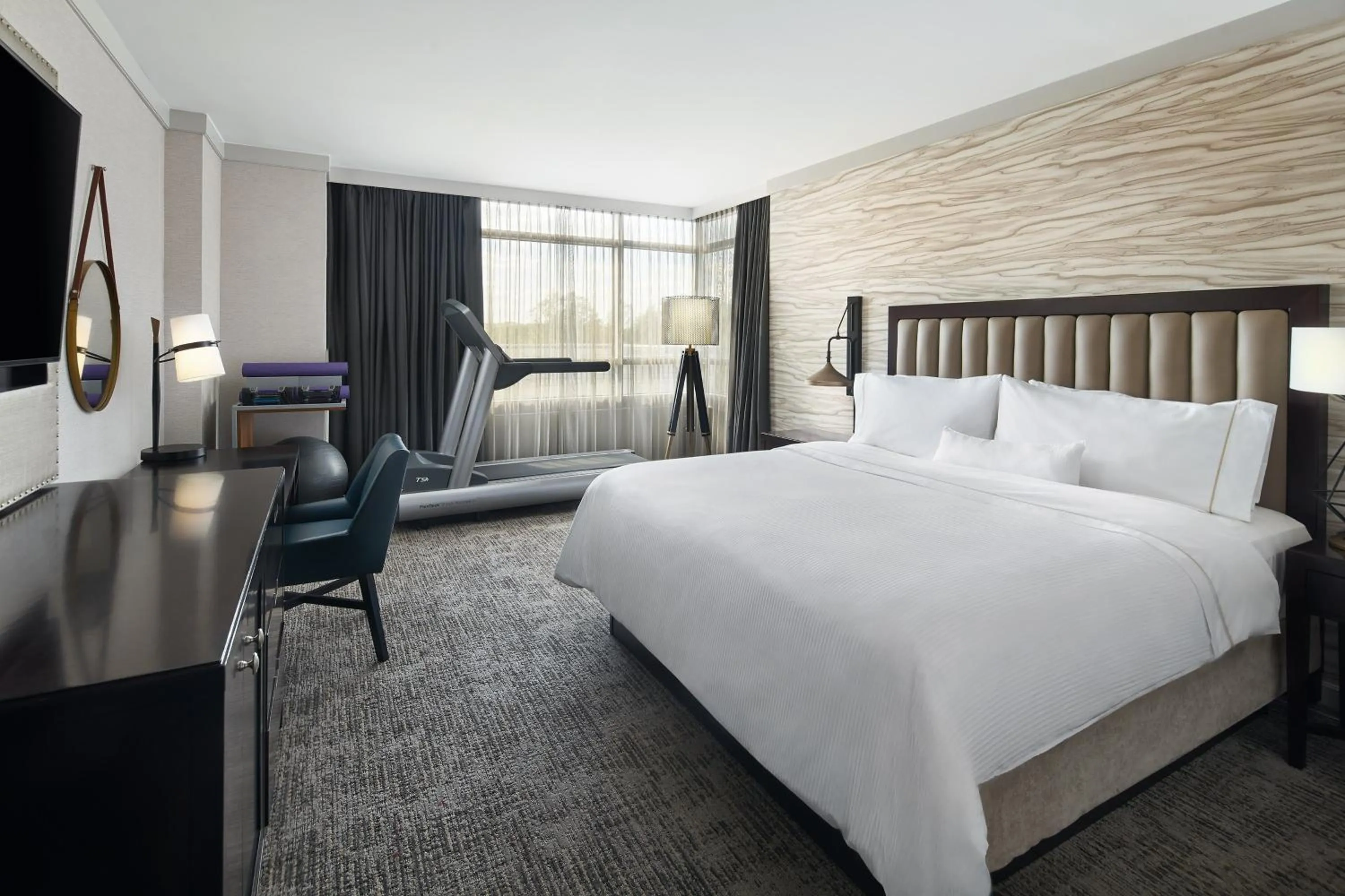 Photo of the whole room, Bed in The Westin Baltimore Washington Airport - BWI