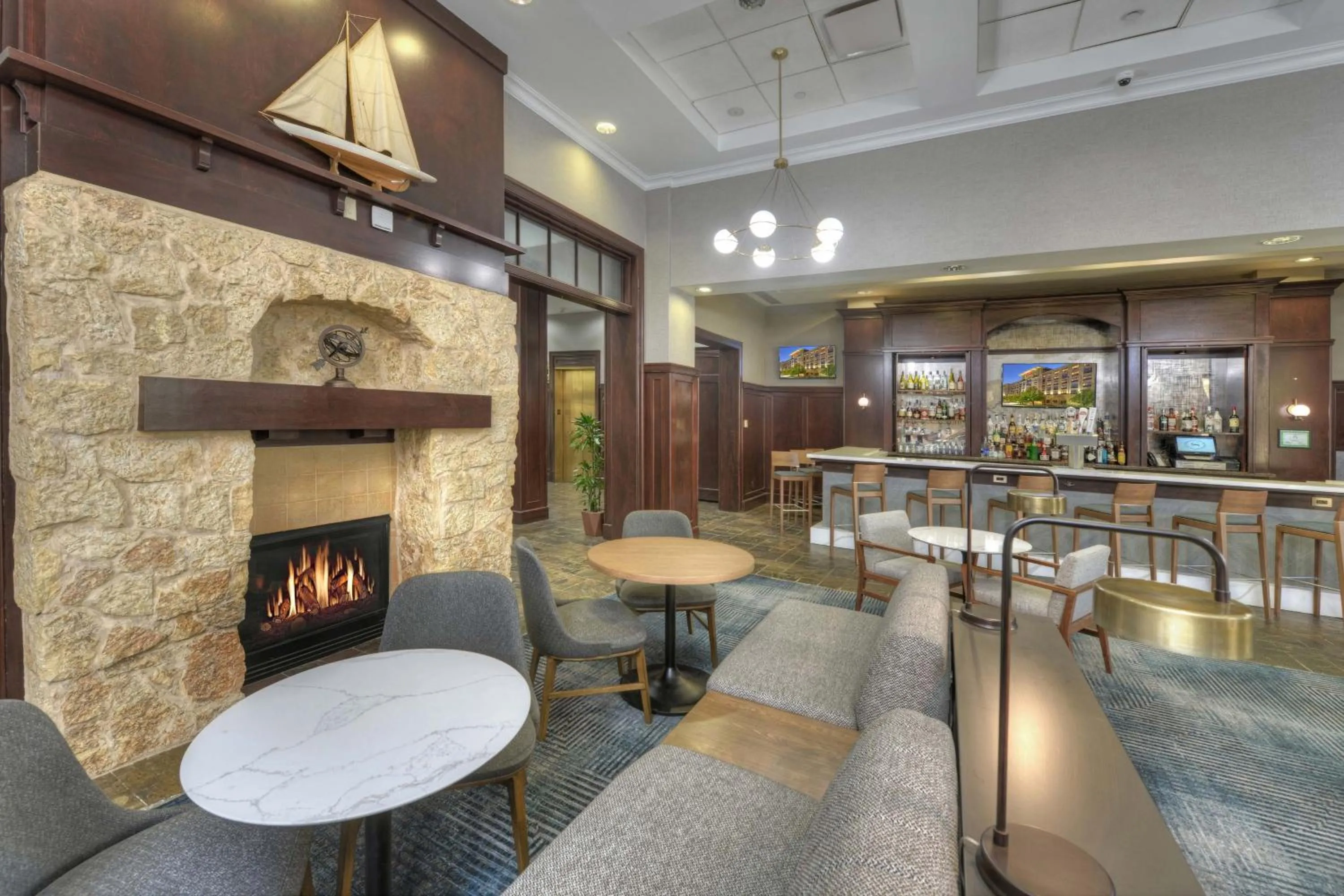 Lounge or bar in Sheraton Baltimore Washington Airport - BWI