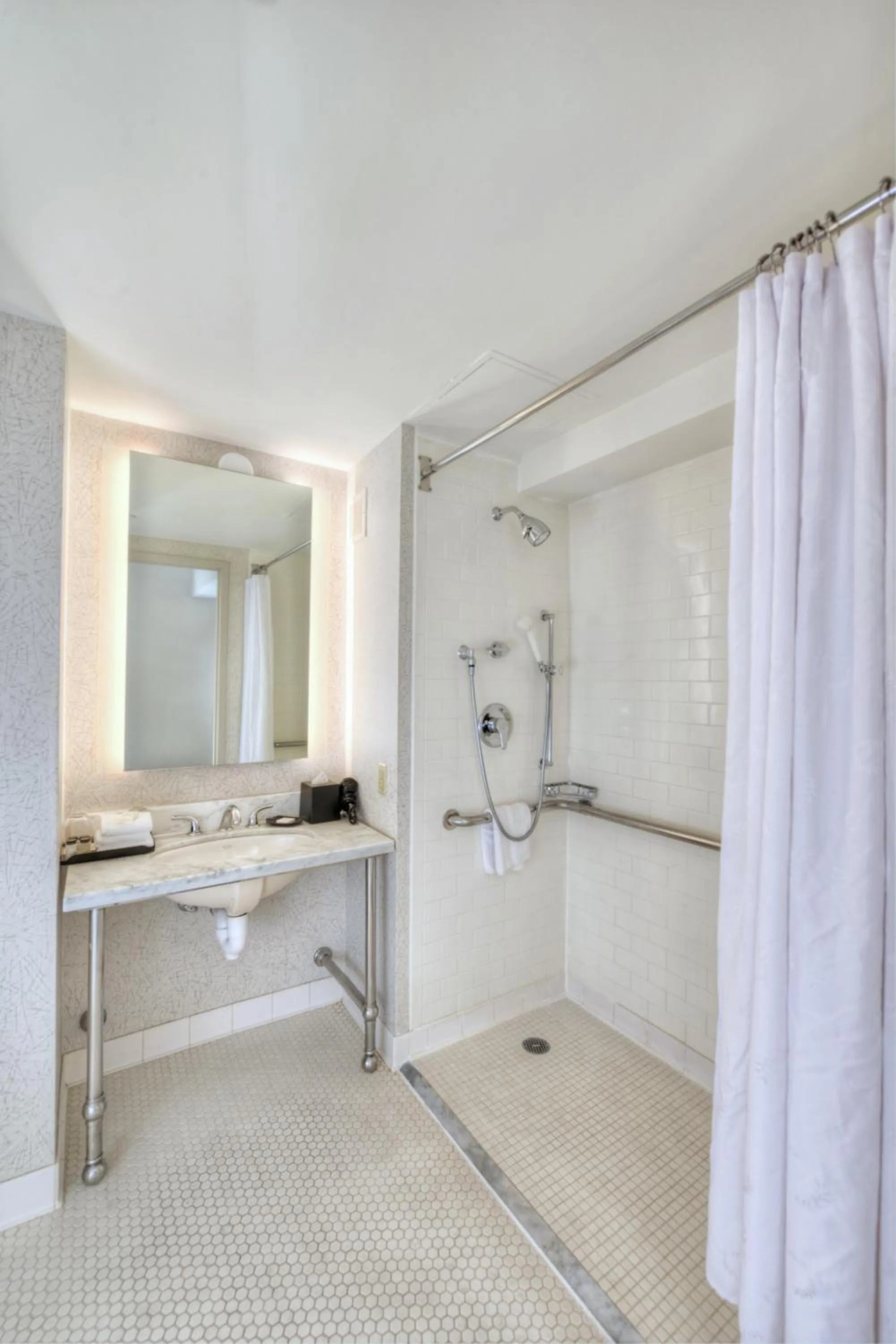 Shower in Sheraton Baltimore Washington Airport - BWI