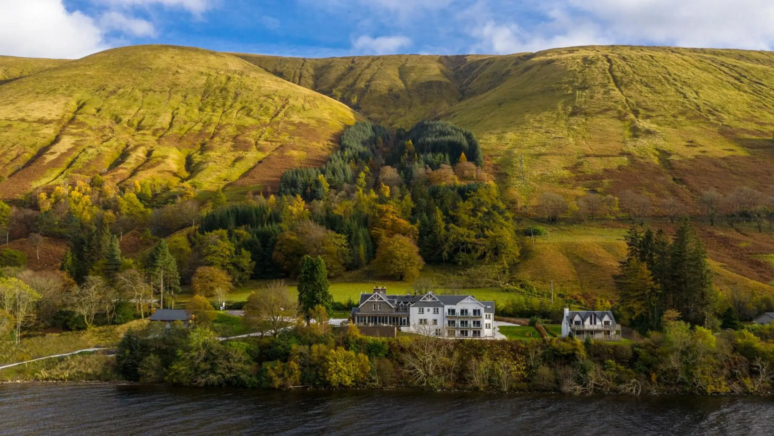 Property building in The Whispering Pine Lodge Property building in The Whispering Pine Lodge