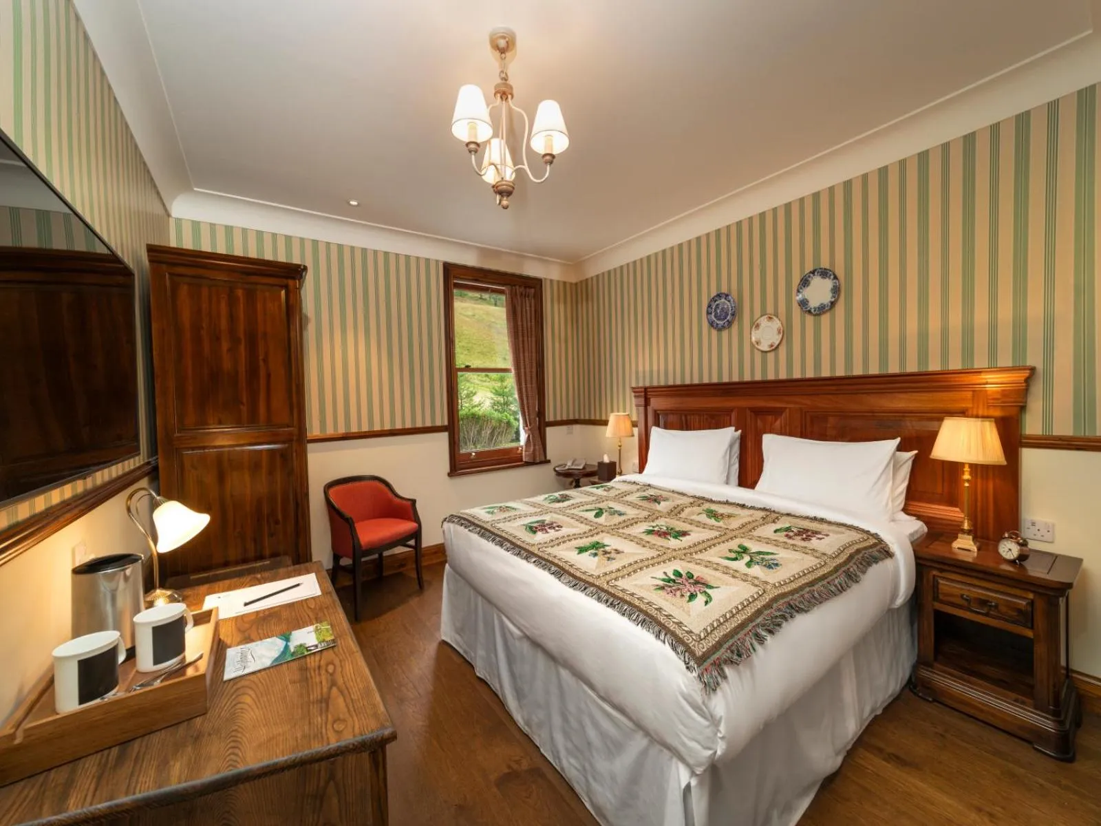 Bed in The Whispering Pine Lodge