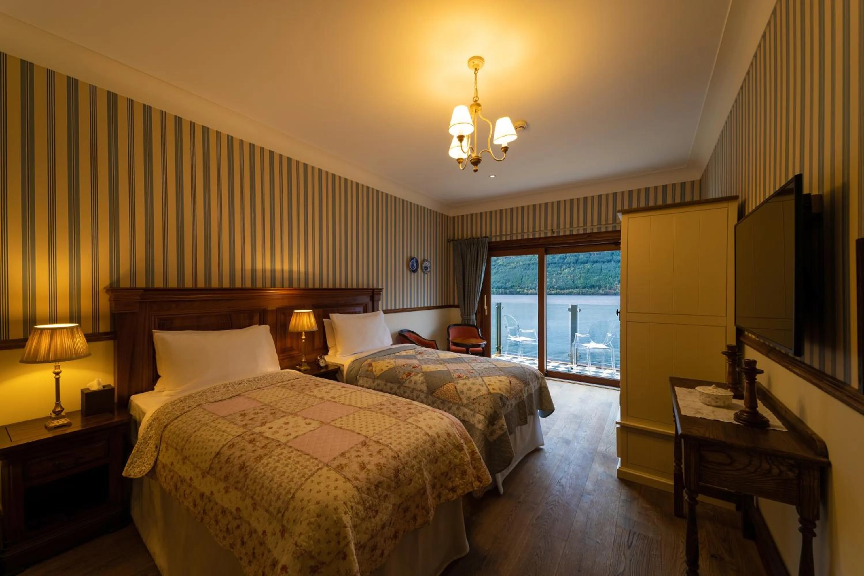 Bed in The Whispering Pine Lodge