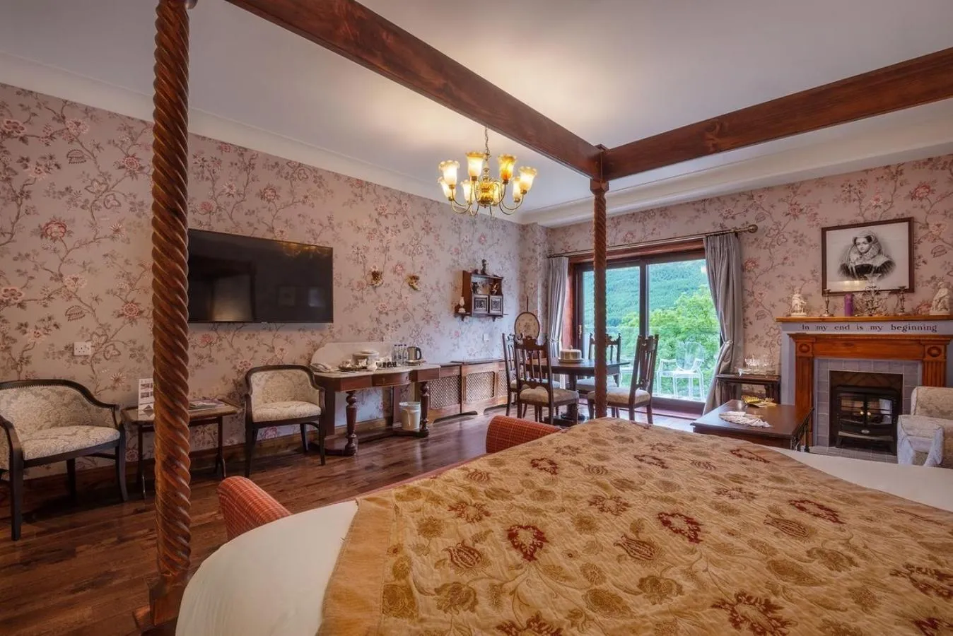 View (from property/room), Bed in The Whispering Pine Lodge