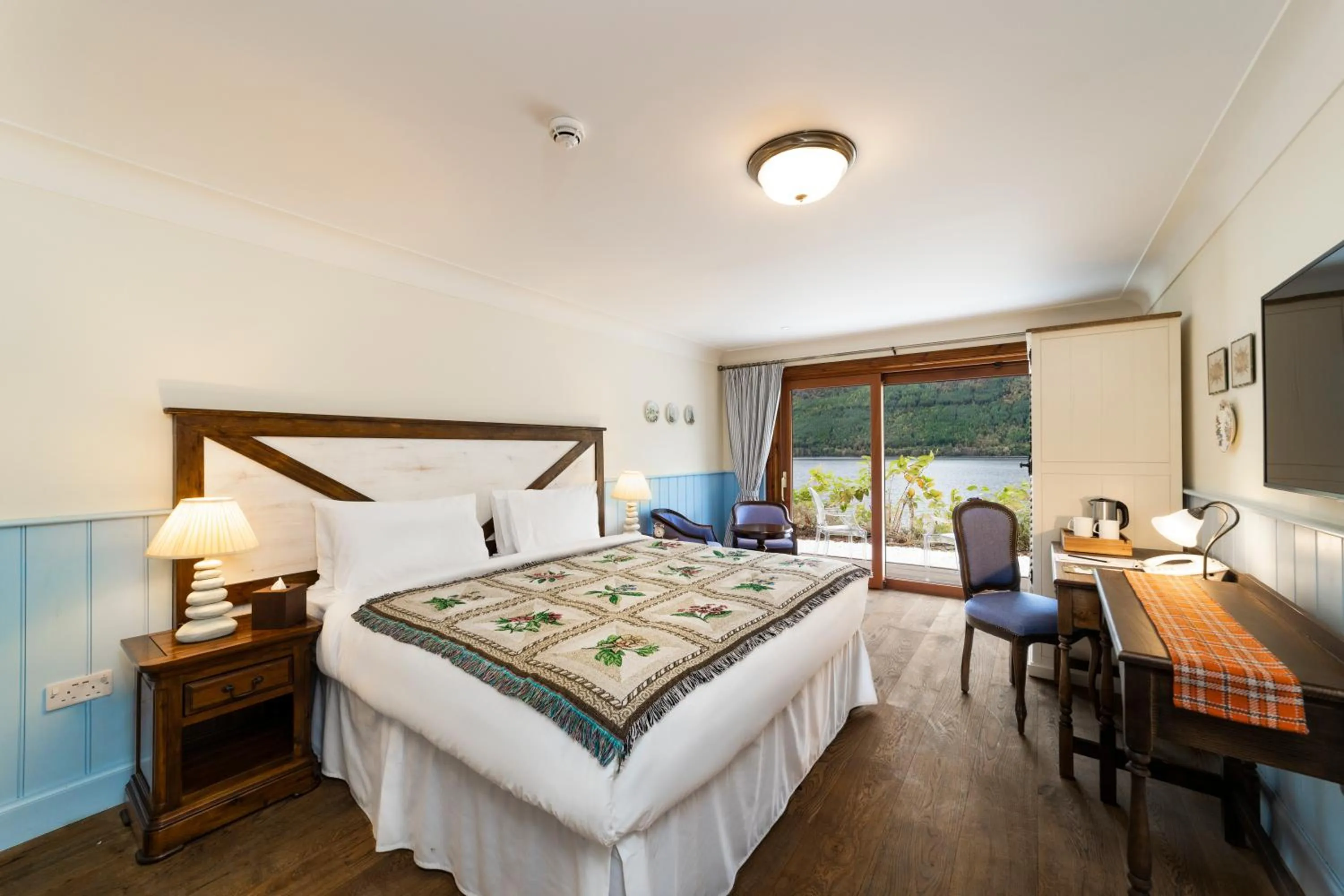 Patio, Bed in The Whispering Pine Lodge