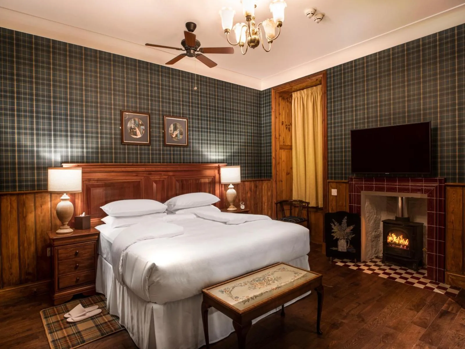 Bed in The Whispering Pine Lodge