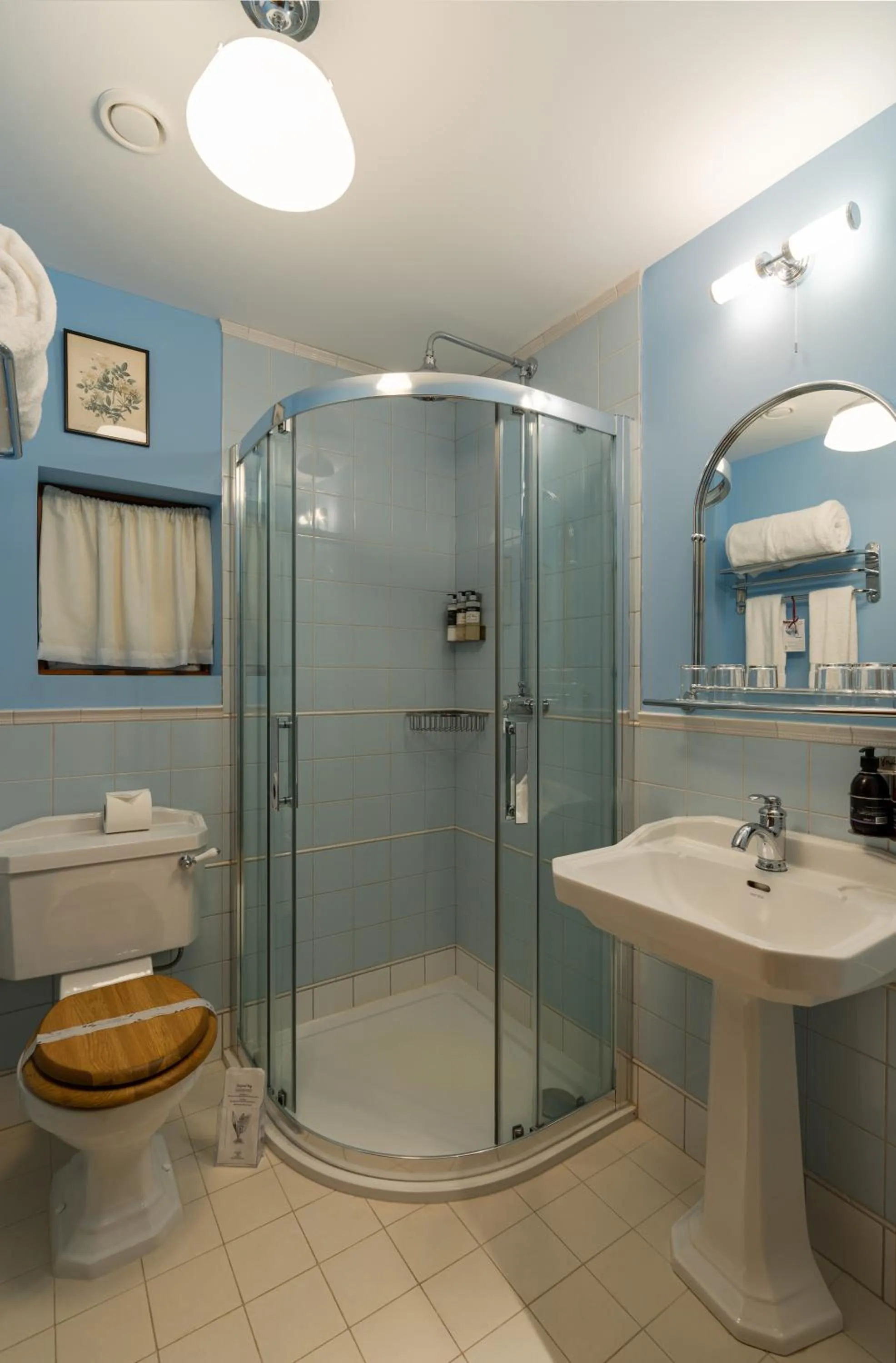 Shower in The Whispering Pine Lodge