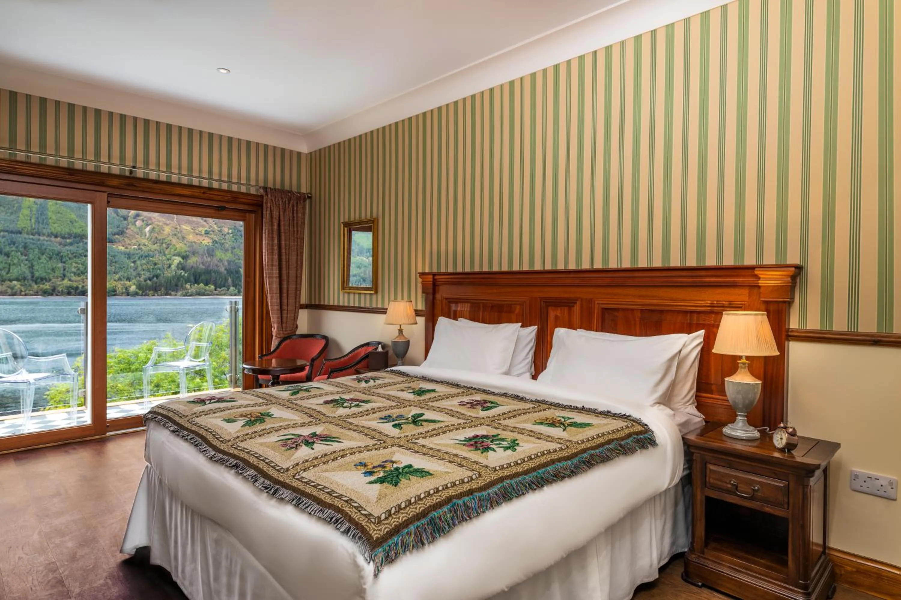 Bed in The Whispering Pine Lodge