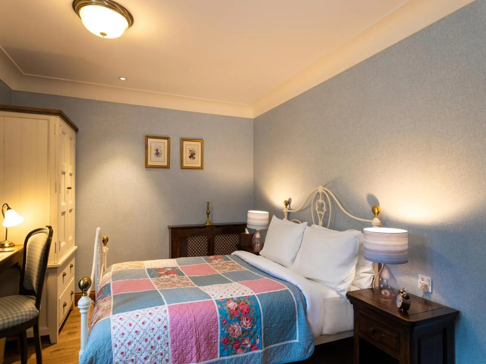 Bed in The Whispering Pine Lodge