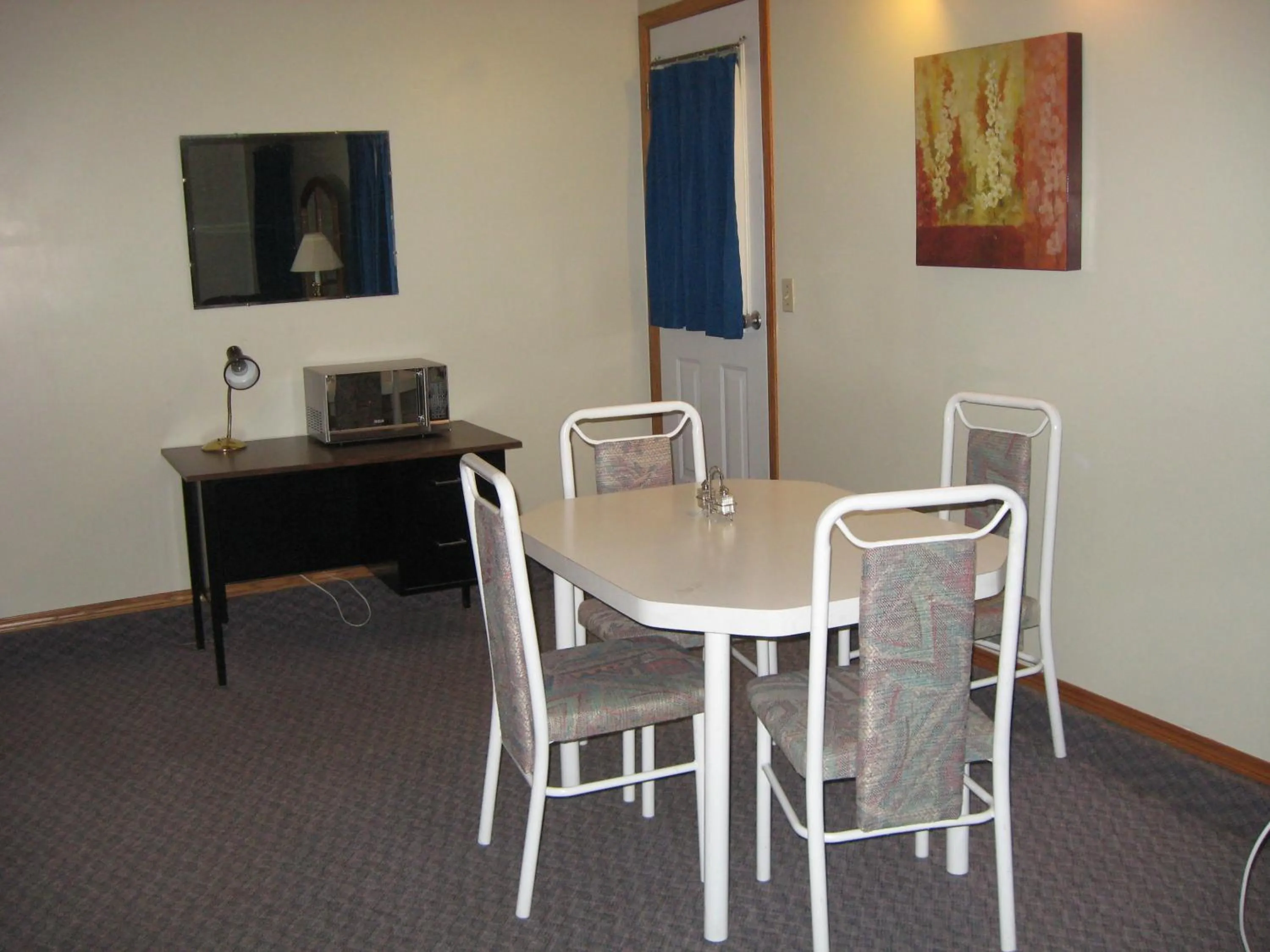Dining area in Pals Motel and RV Park
