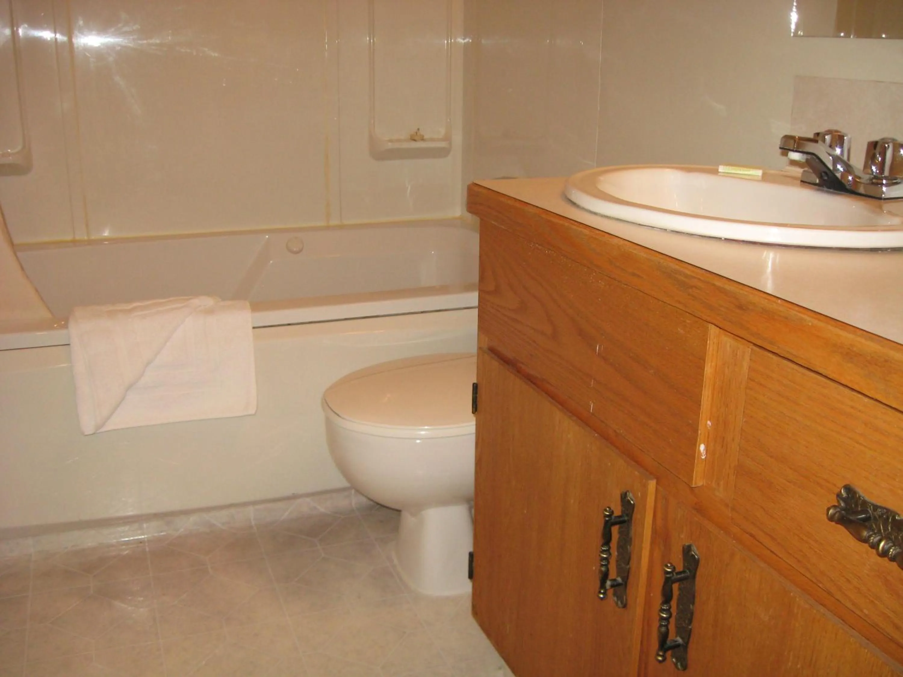 Bathroom in Pals Motel and RV Park