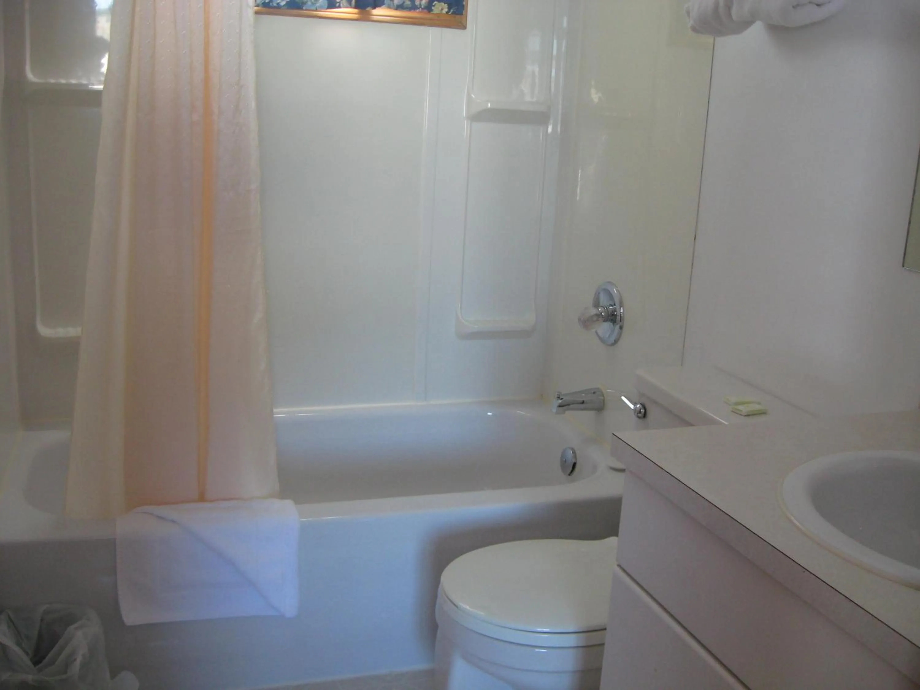 Bathroom in Pals Motel and RV Park