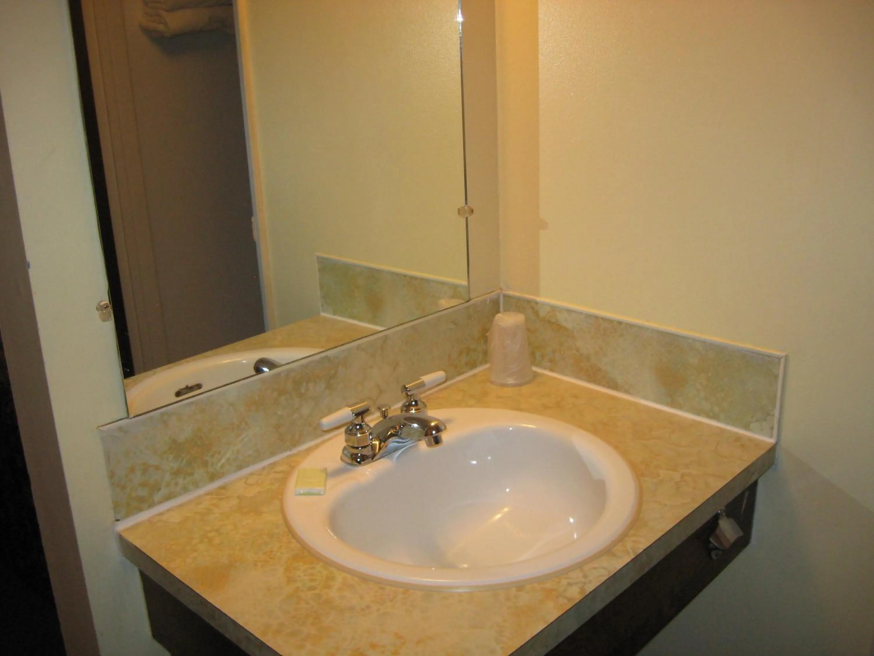 Bathroom in Pals Motel and RV Park