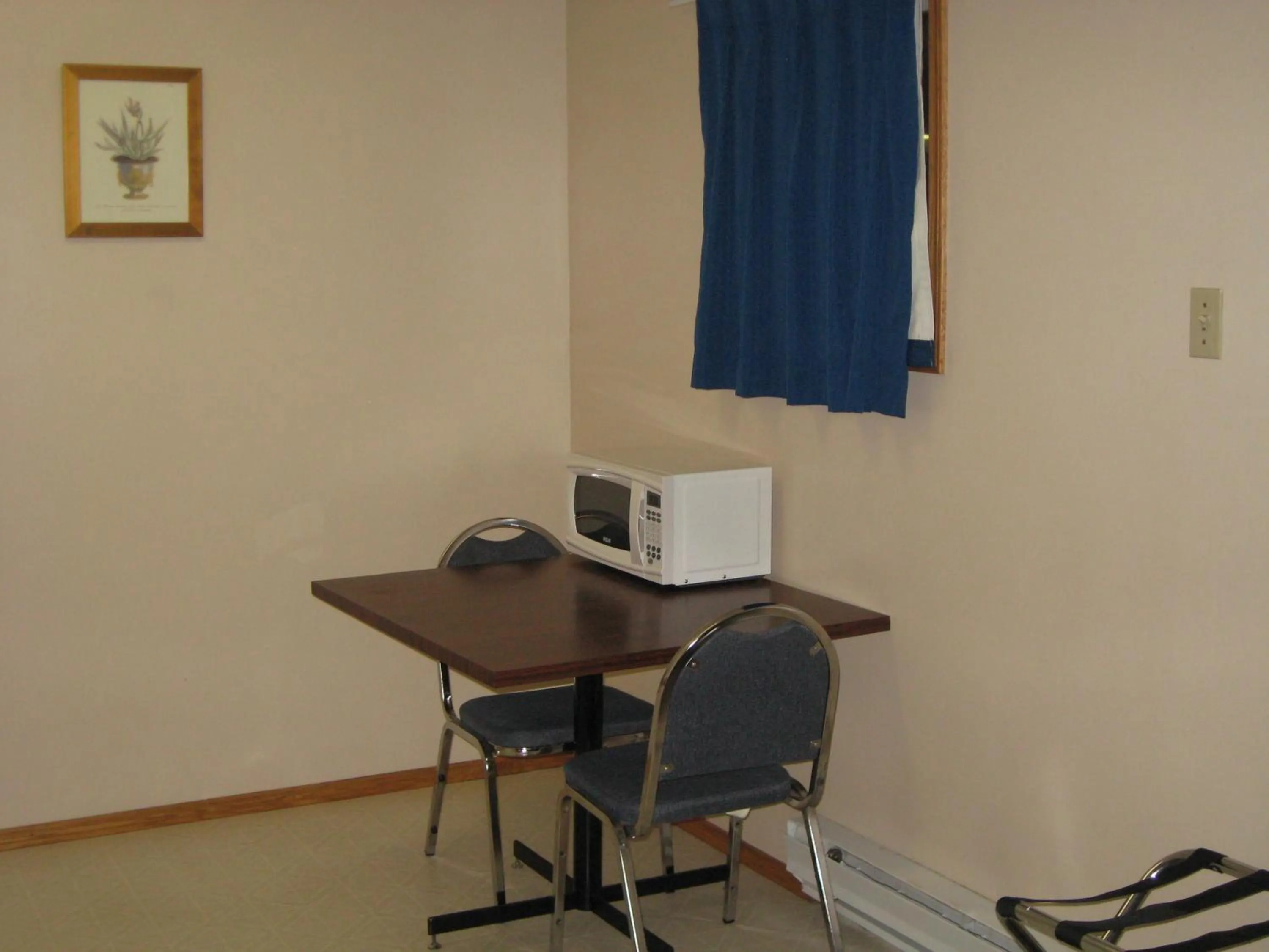 Dining area in Pals Motel and RV Park