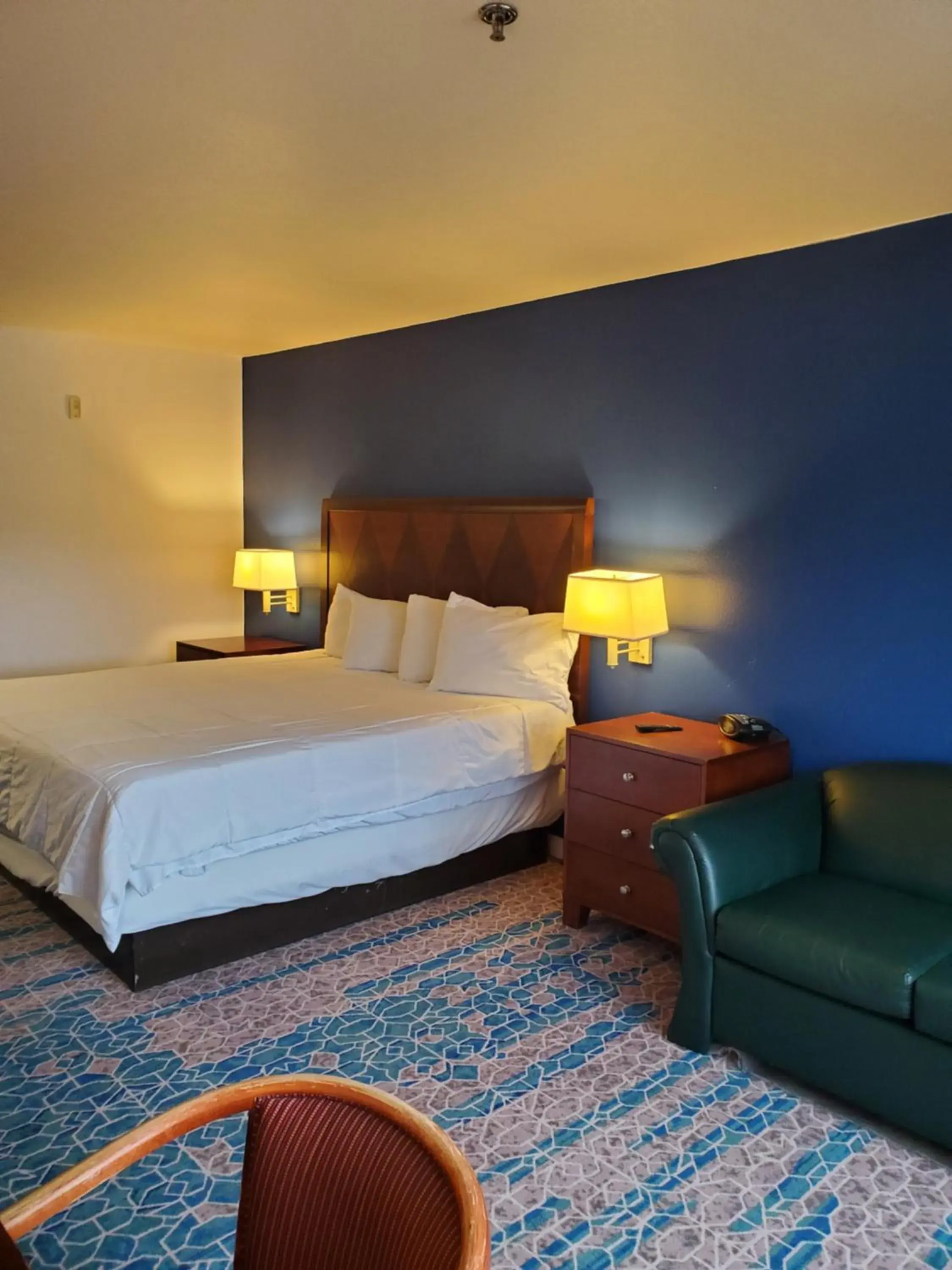 King Room in Omak Inn King Room in Omak Inn