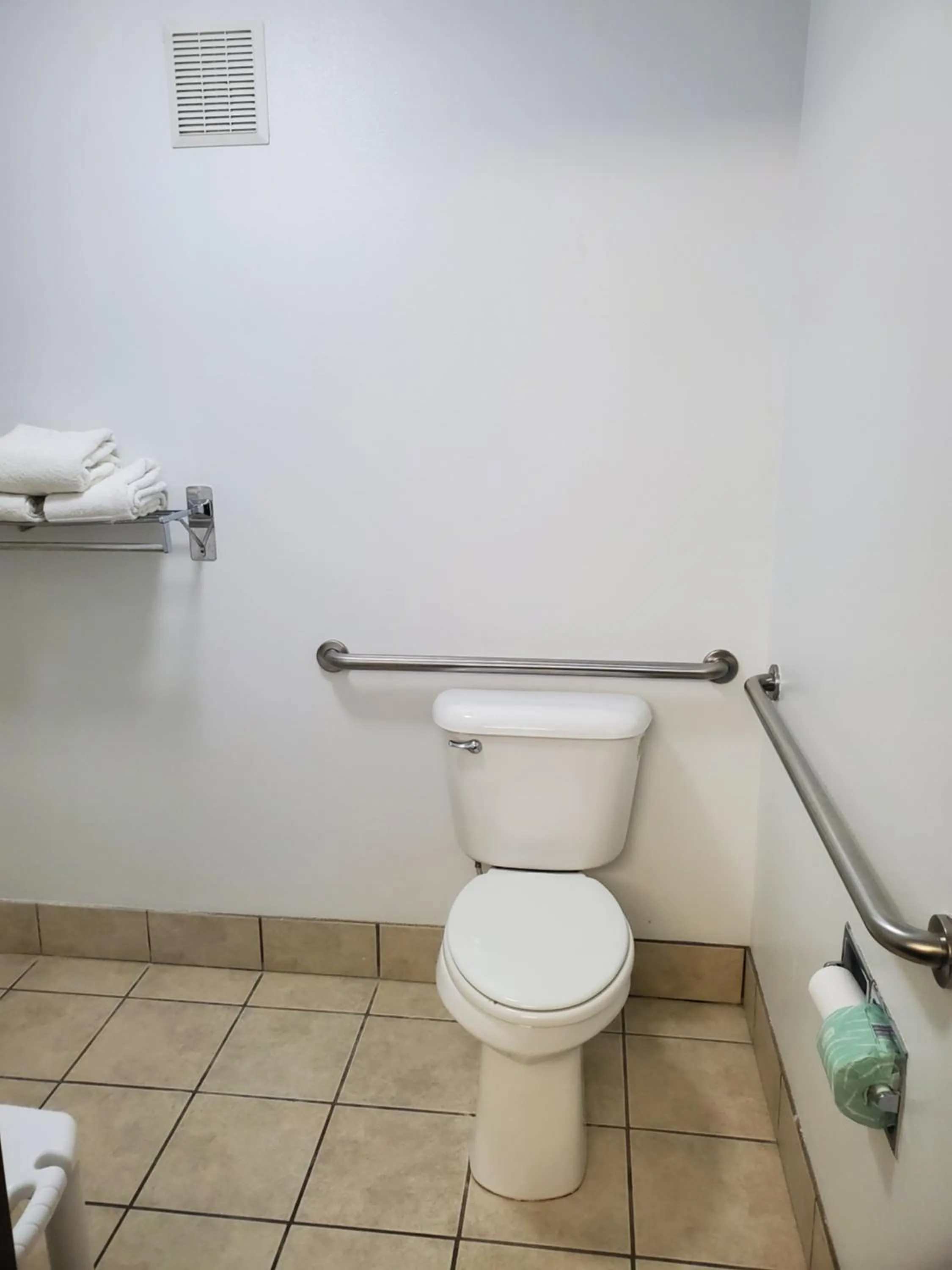 Toilet in Omak Inn