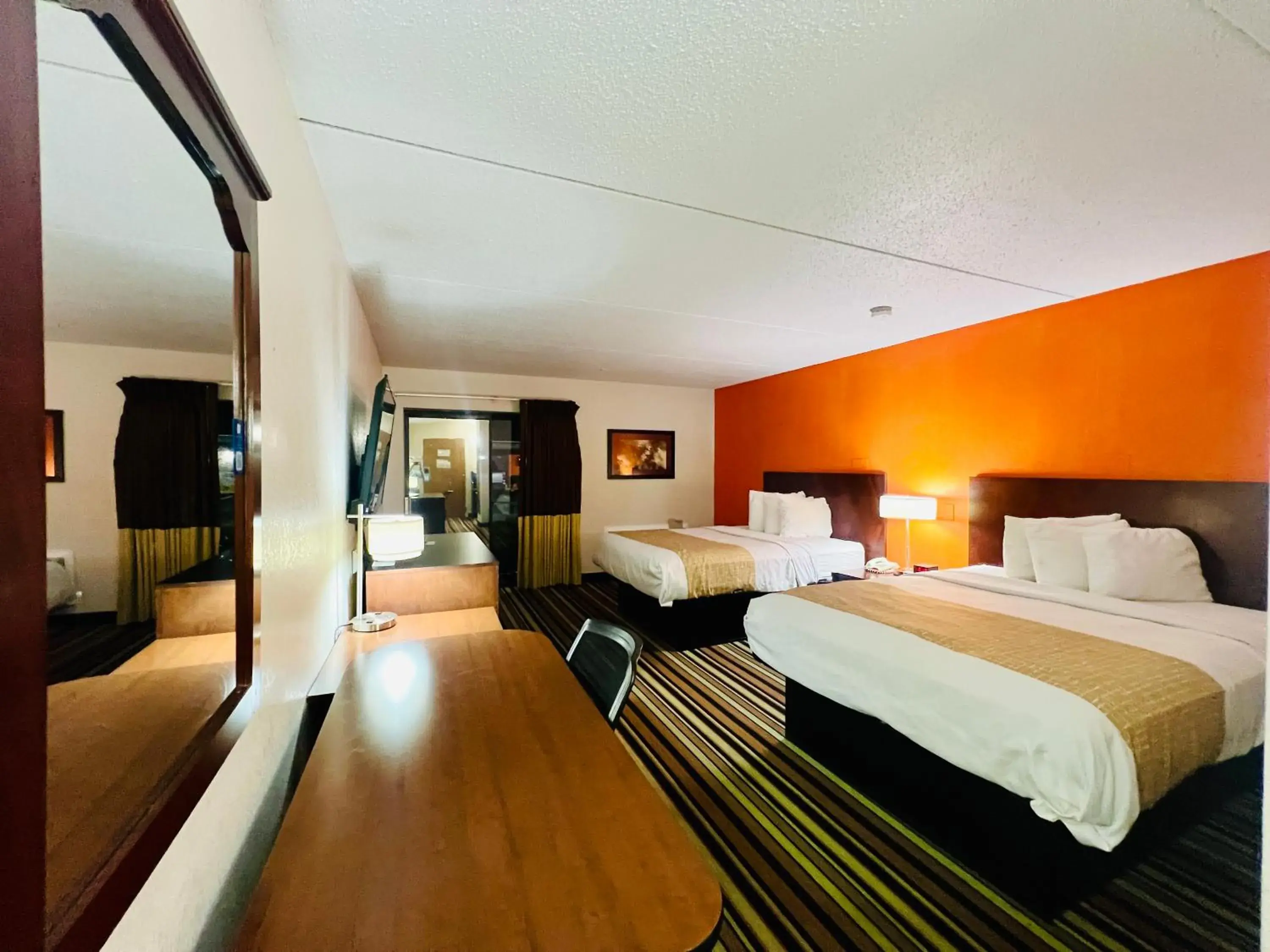 Queen Room with Two Queen Beds - Non-Smoking in Travelodge by Wyndham Wytheville Queen Room with Two Queen Beds - Non-Smoking in Travelodge by Wyndham Wytheville