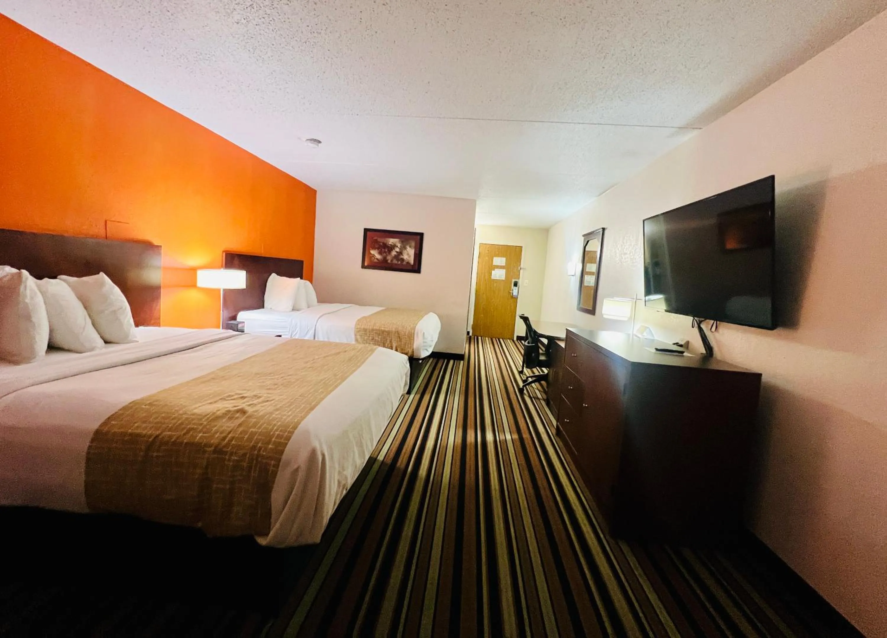 View (from property/room), Bed in Travelodge by Wyndham Wytheville