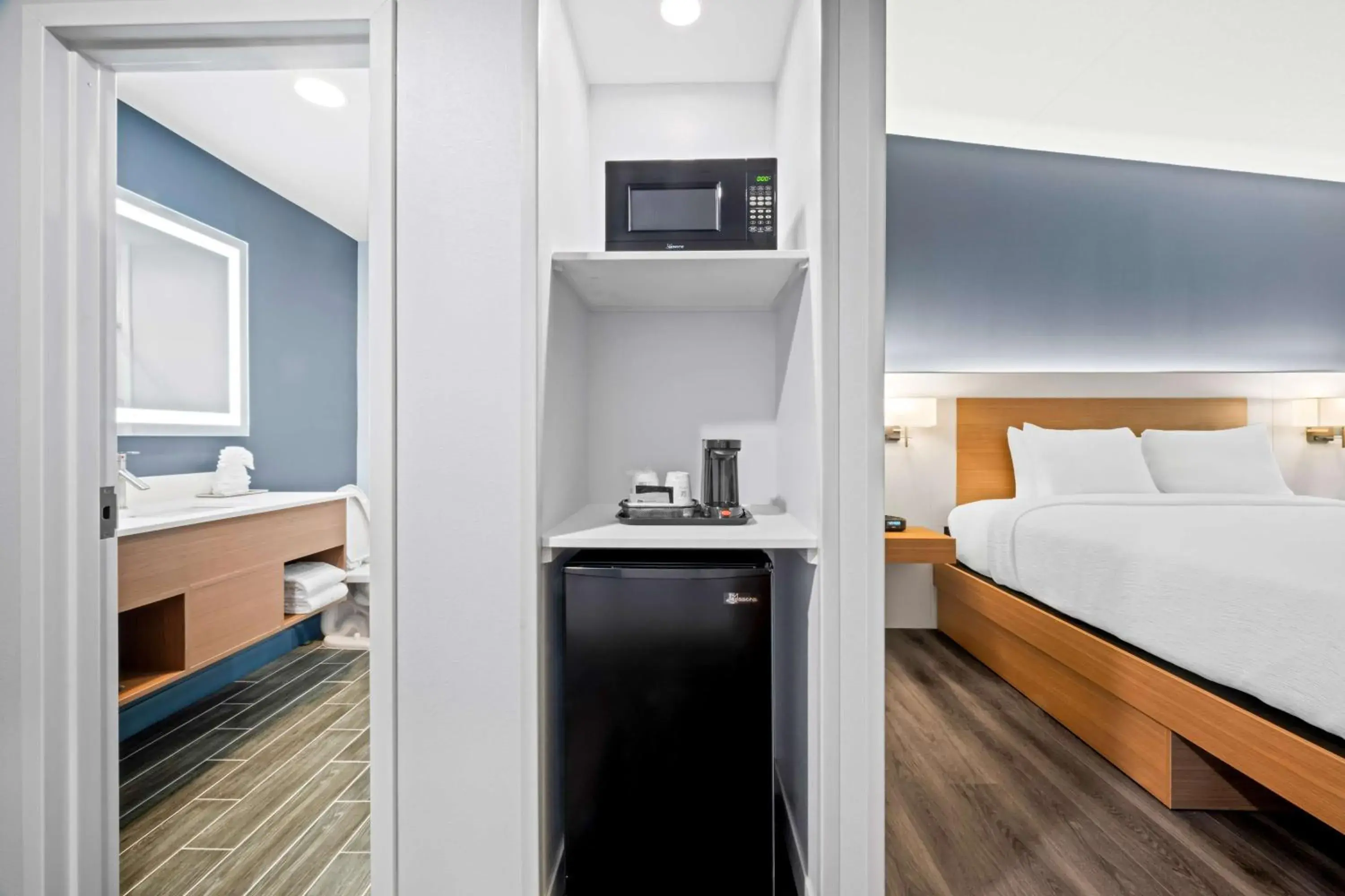 Bedroom, Bed in Best Western Niantic - New London, Mystic Area Bedroom, Bed in Best Western Niantic - New London, Mystic Area