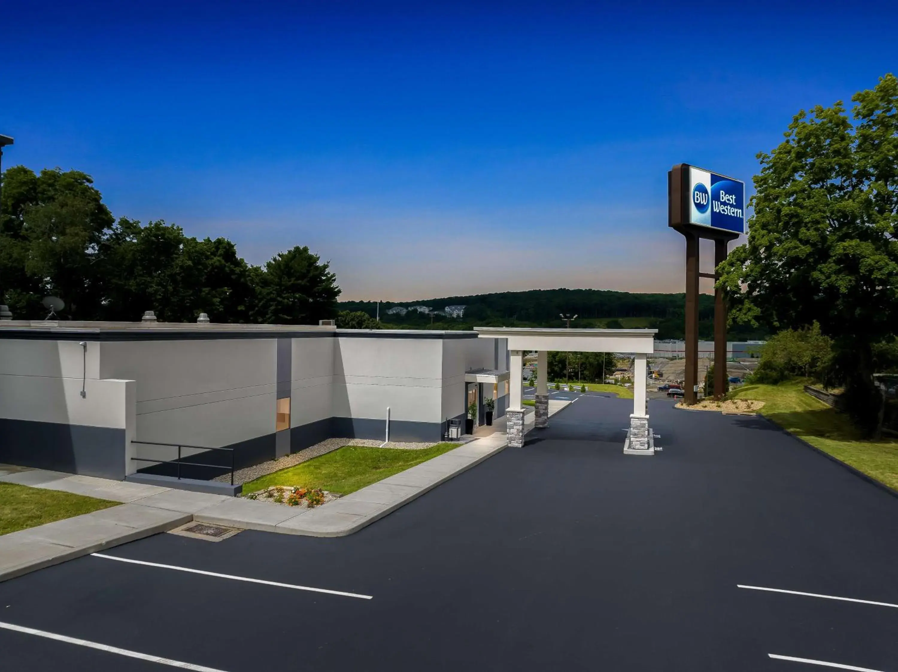 Property building in Best Western Niantic - New London, Mystic Area Property building in Best Western Niantic - New London, Mystic Area