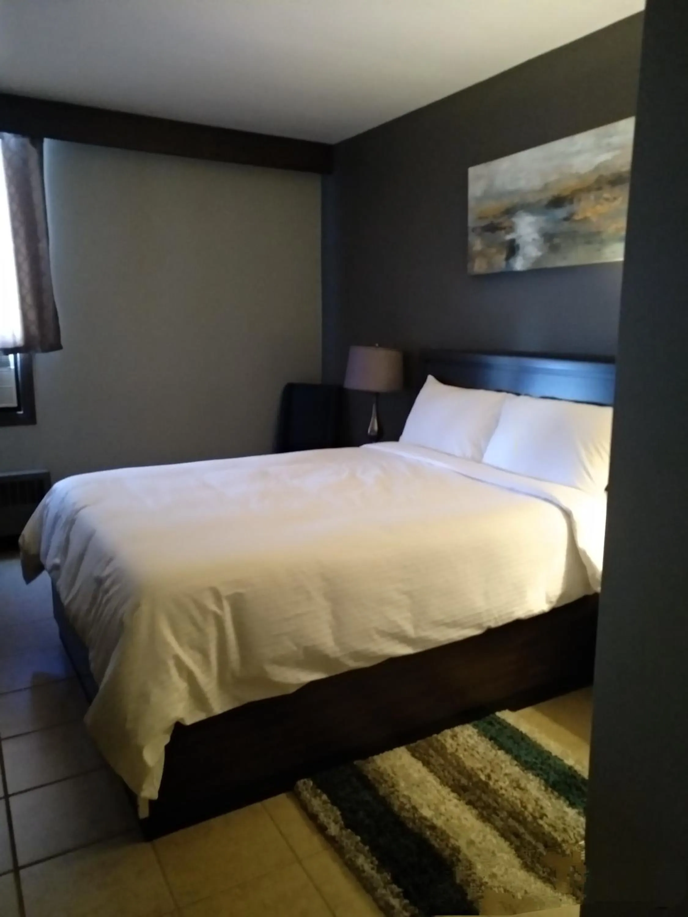 Bed in Park Lane Motor Hotel Medicine Hat