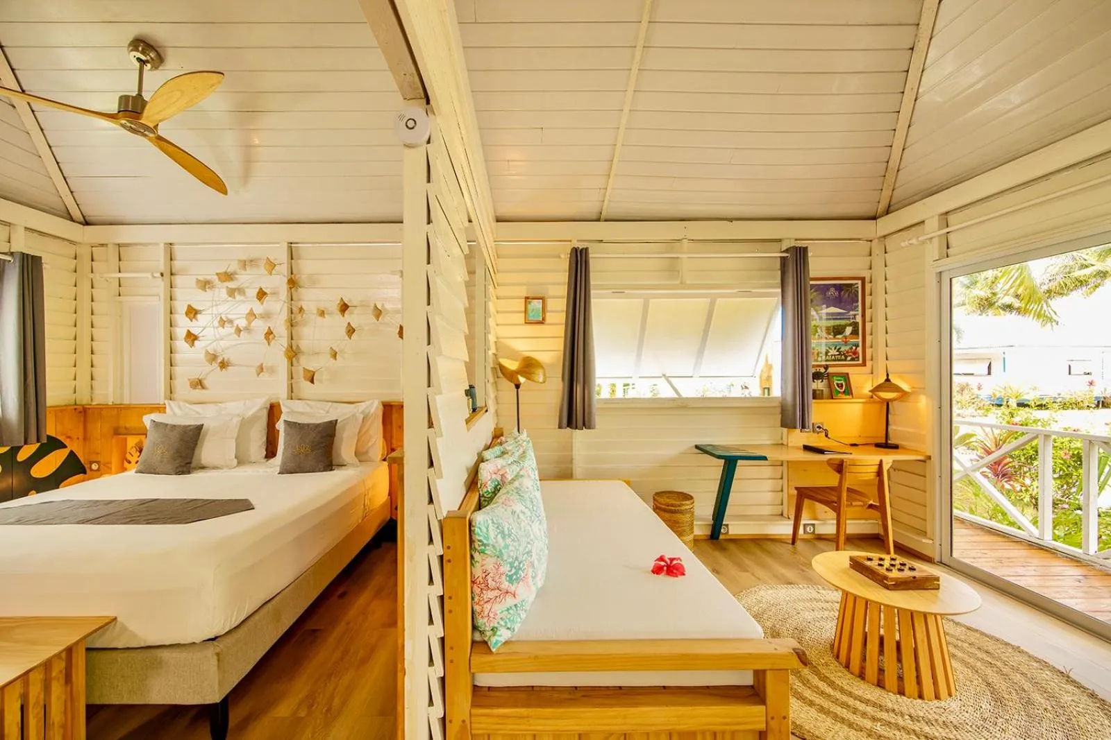 Living room, Bed in Opoa Beach Hotel