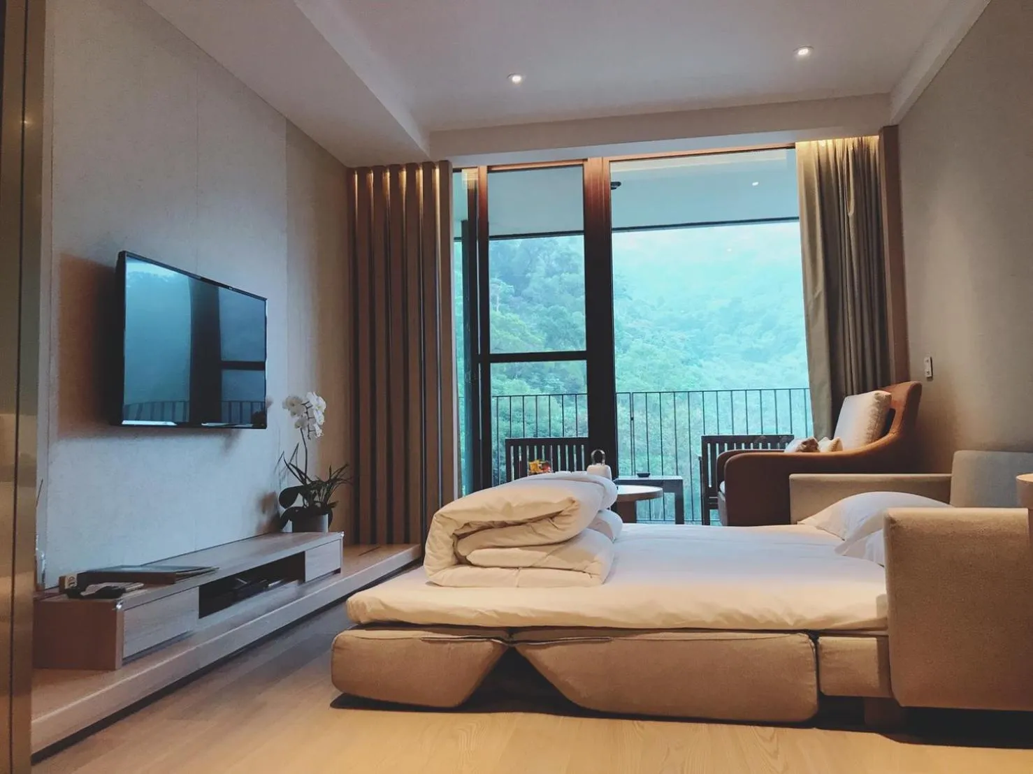 Living room, Bed in Hotel Royal Chiao Hsi