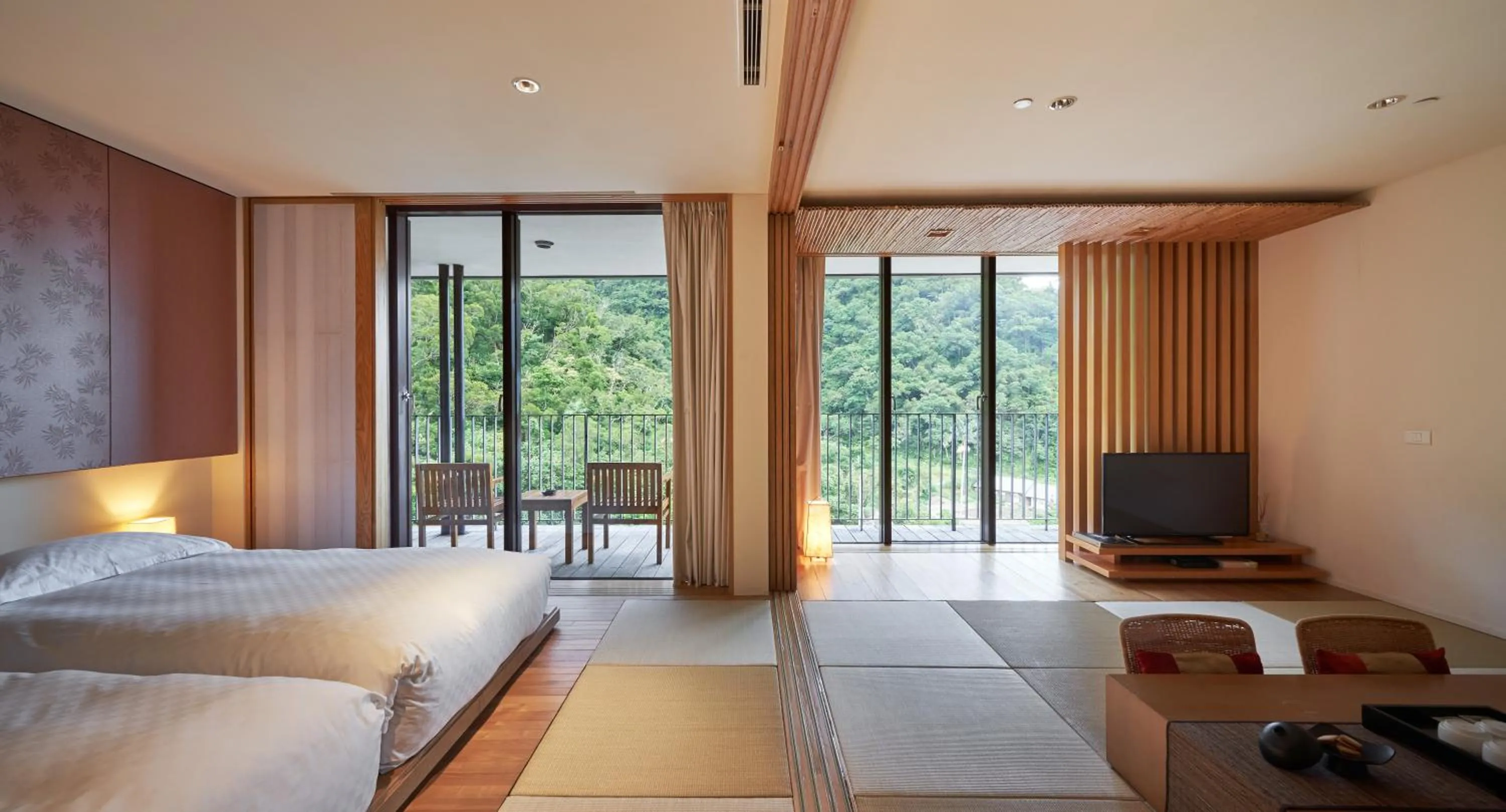 Living room, Bed in Hotel Royal Chiao Hsi