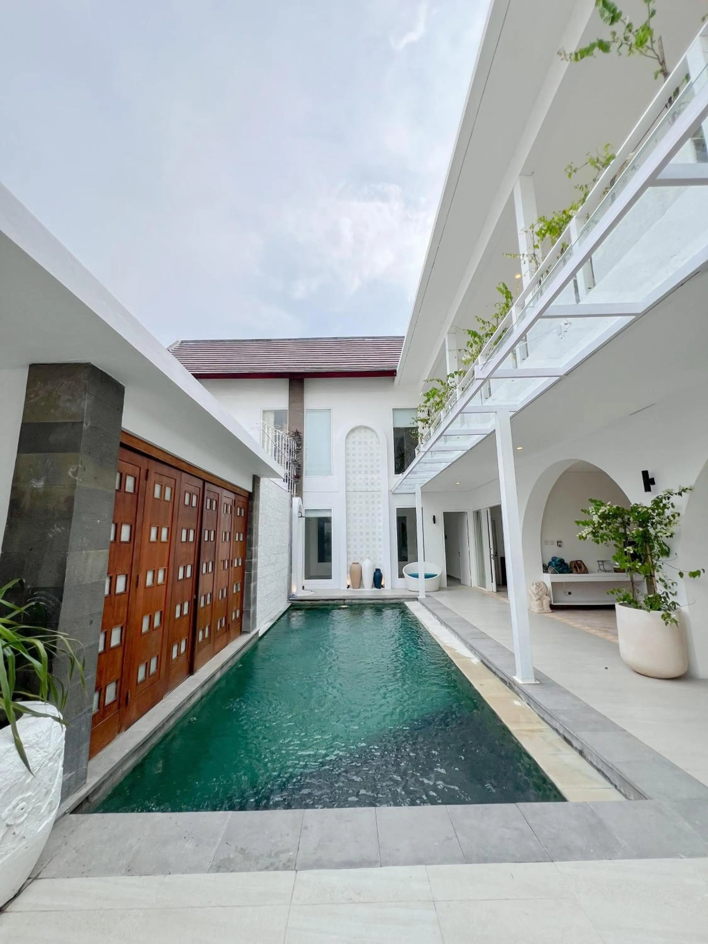 Swimming pool in Apple Villas & Apartments
