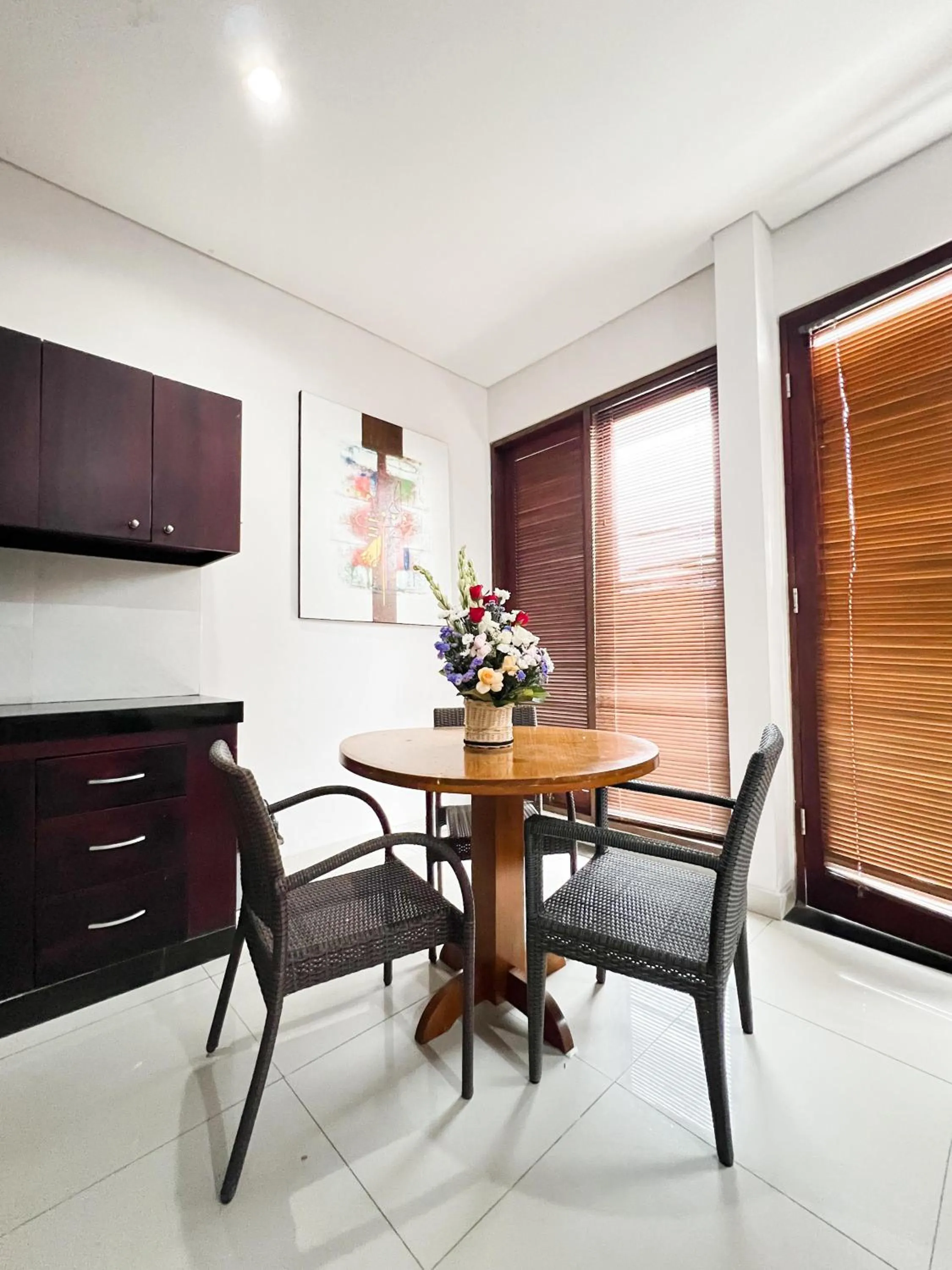 Dining area in Apple Villas & Apartments