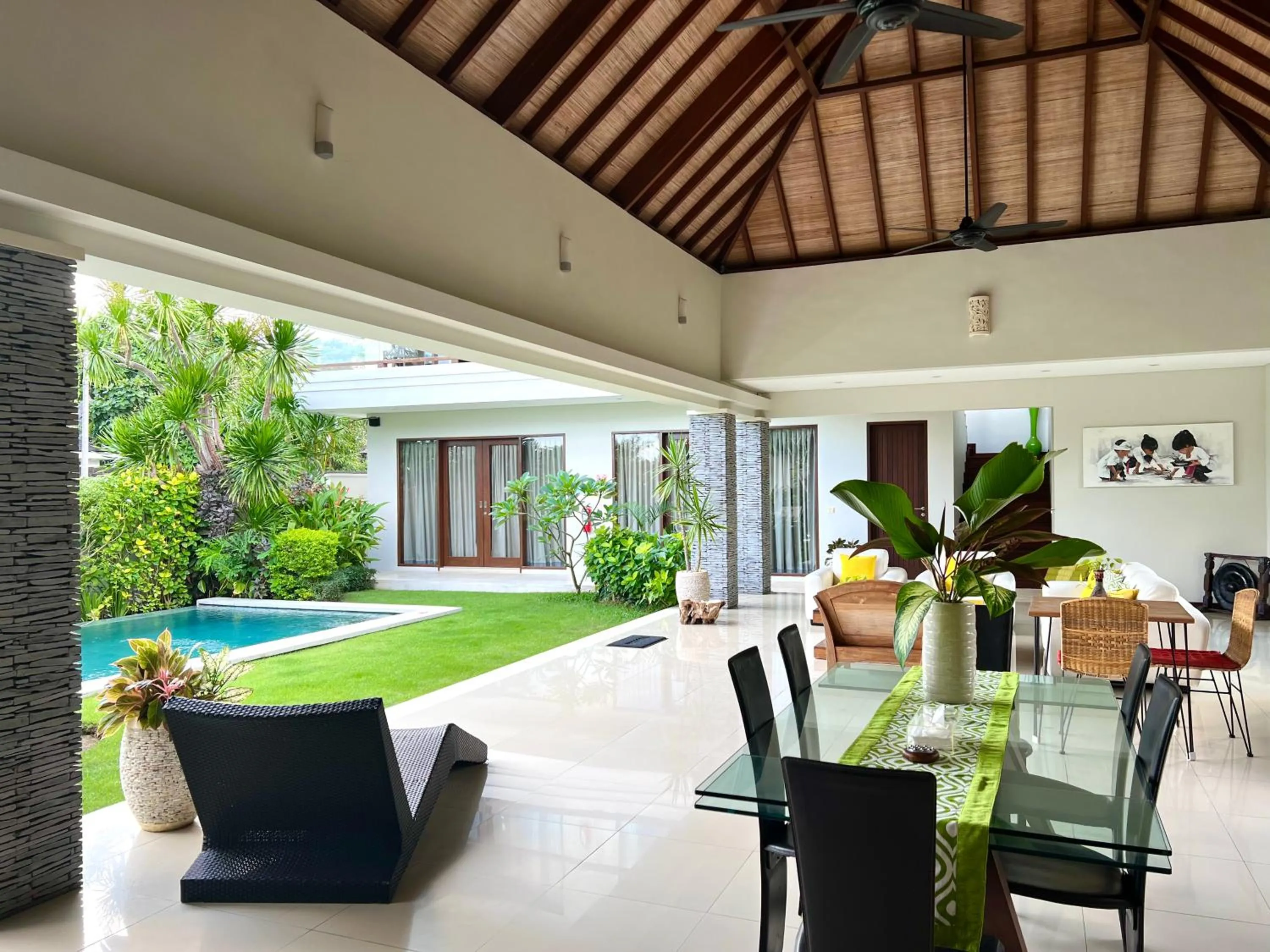 Dining area in Oshan Villas Bali