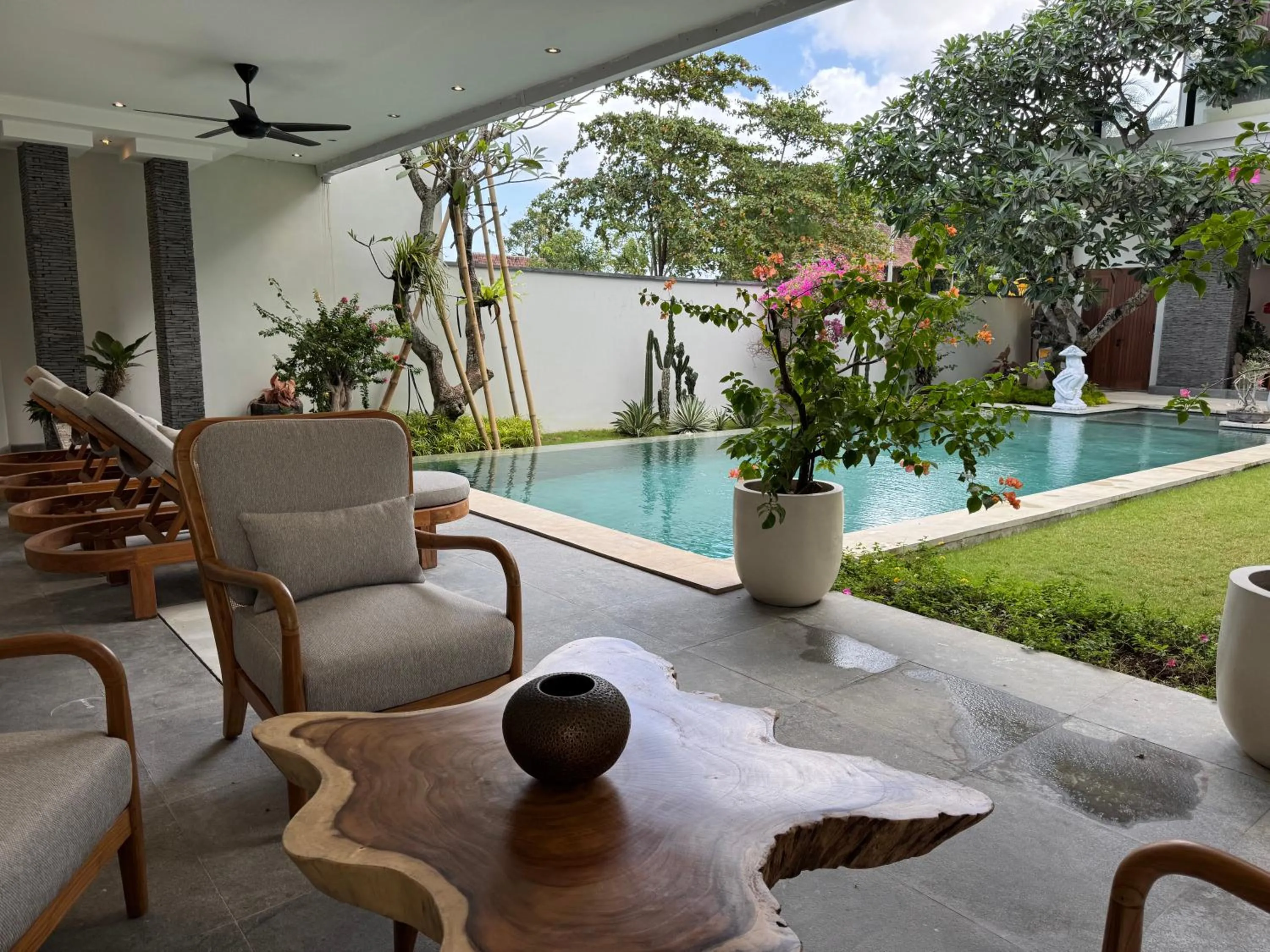 Swimming pool in Oshan Villas Bali