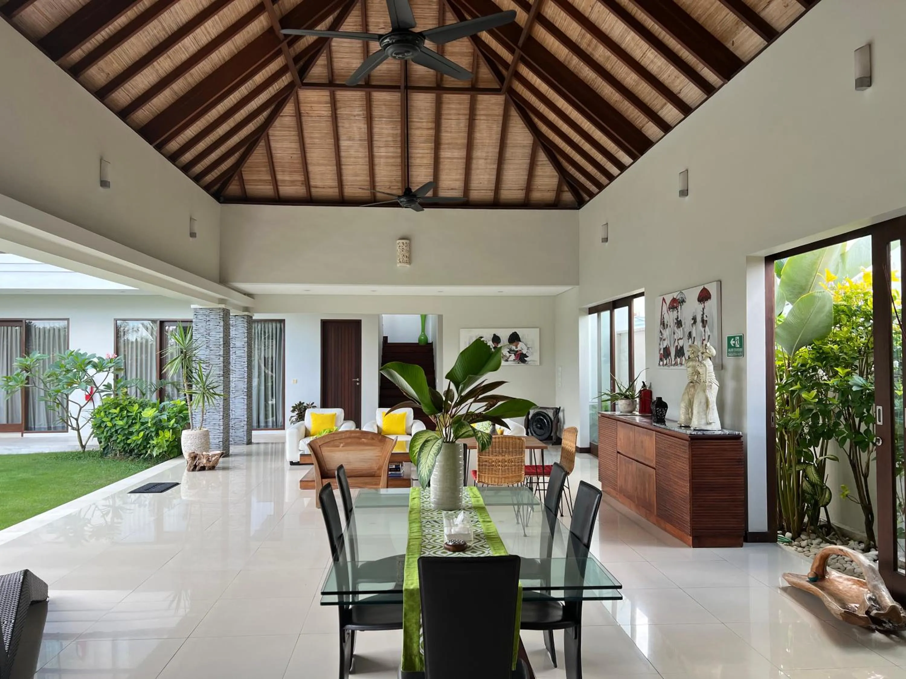Dining area in Oshan Villas Bali