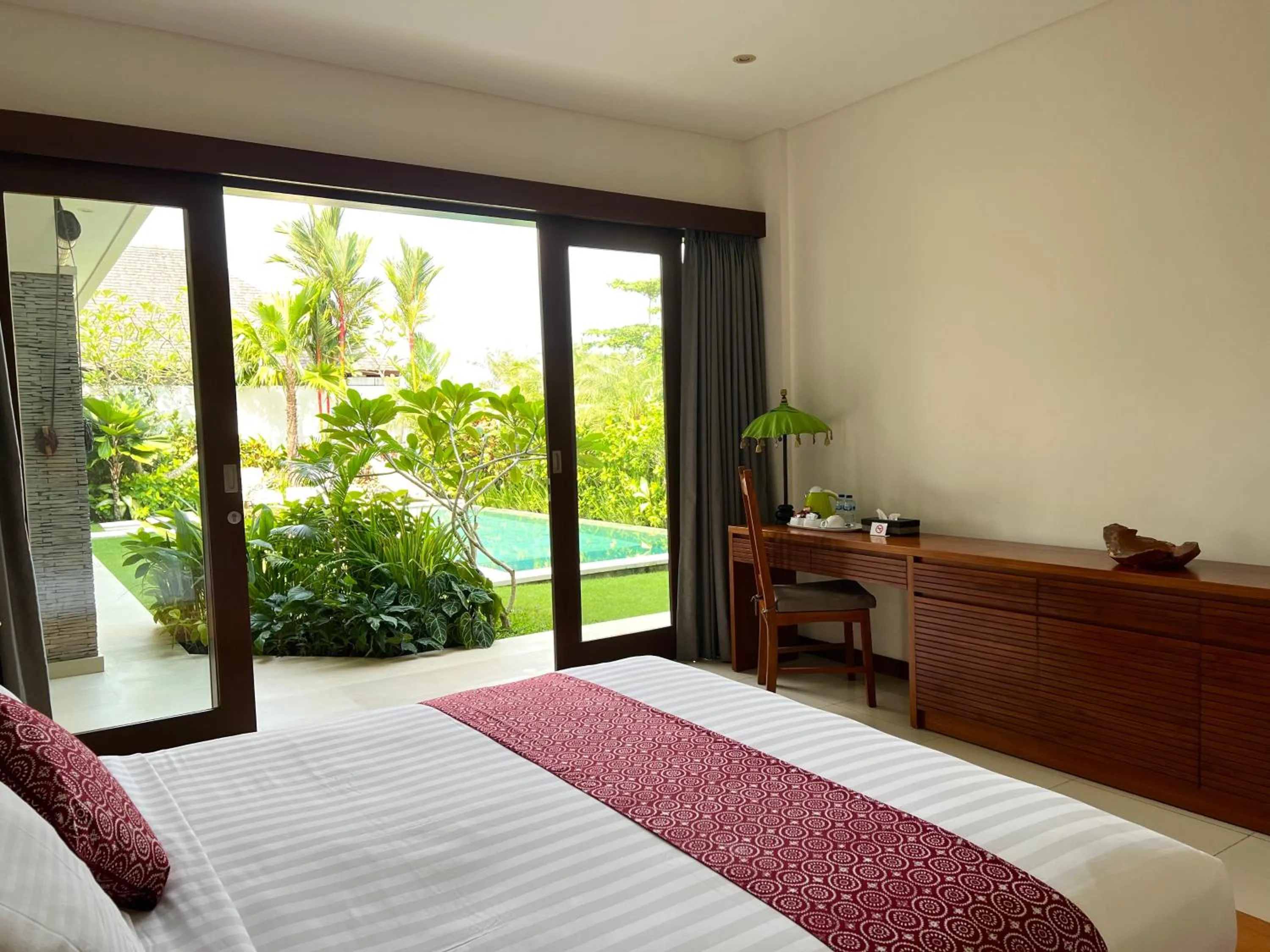 View (from property/room), Bed in Oshan Villas Bali