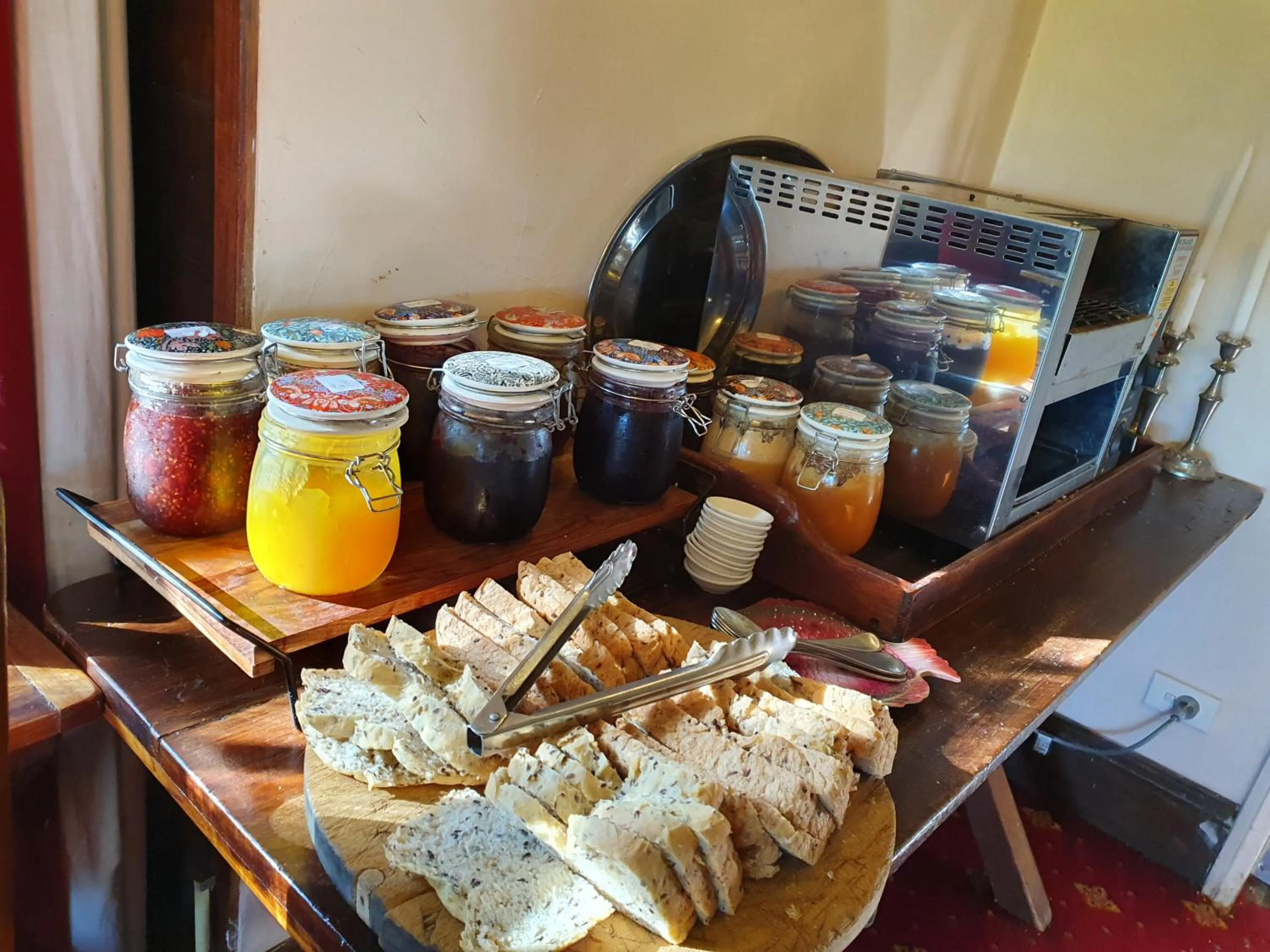 Breakfast in Hawley House