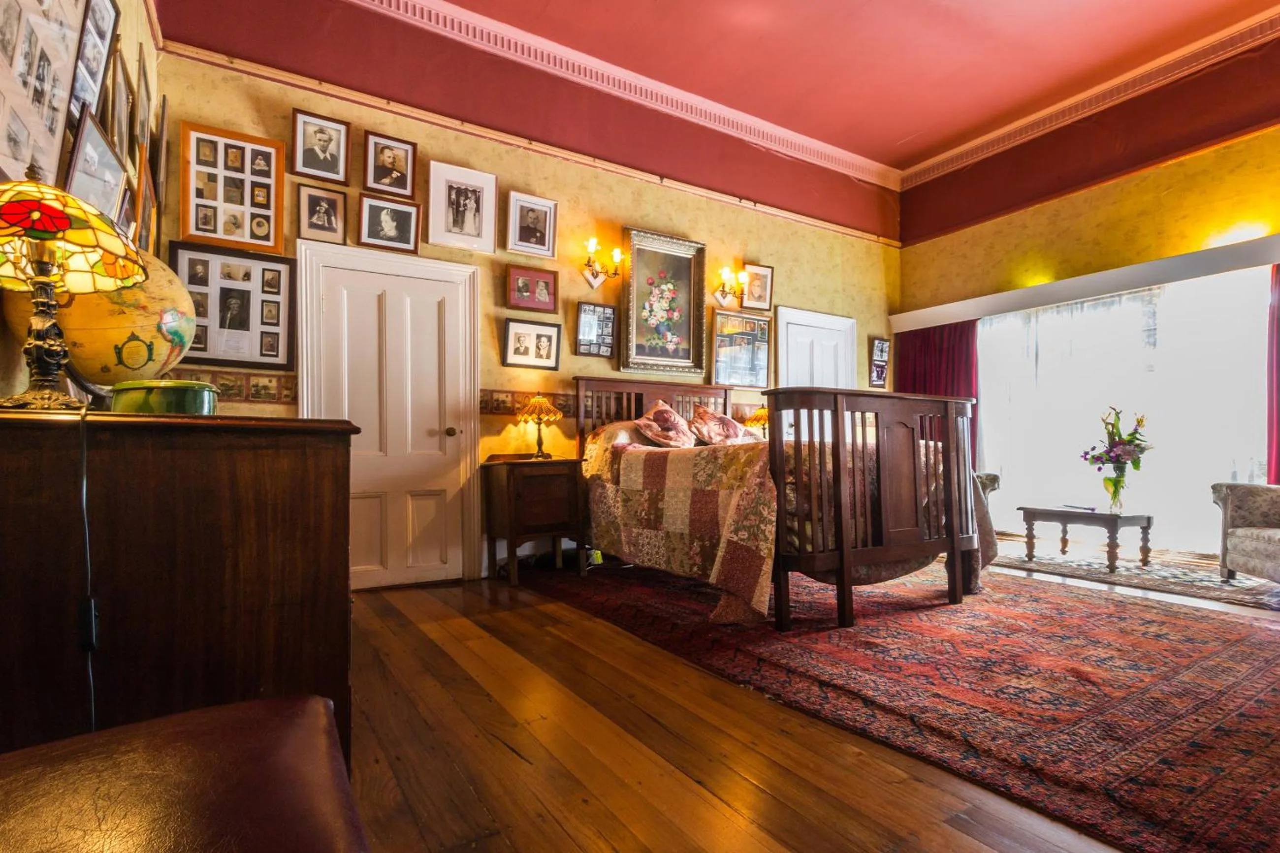 Photo of the whole room, Bed in Hawley House