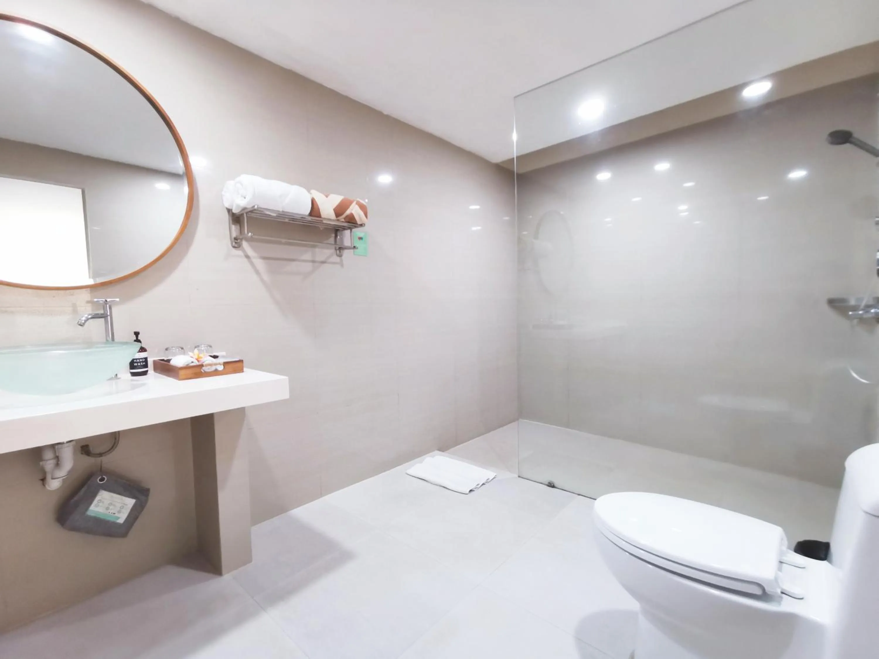 Shower in Kumpul Kumpul Villa Seminyak - CHSE Certified